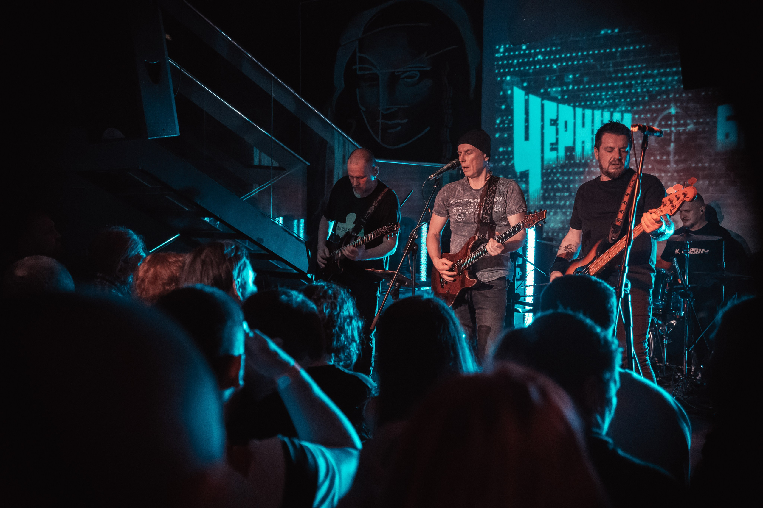 Черный обелиск. Красноярск, 08.04.2025, Эрмитаж. Фотограф Регина Крикунова г. Красноярск