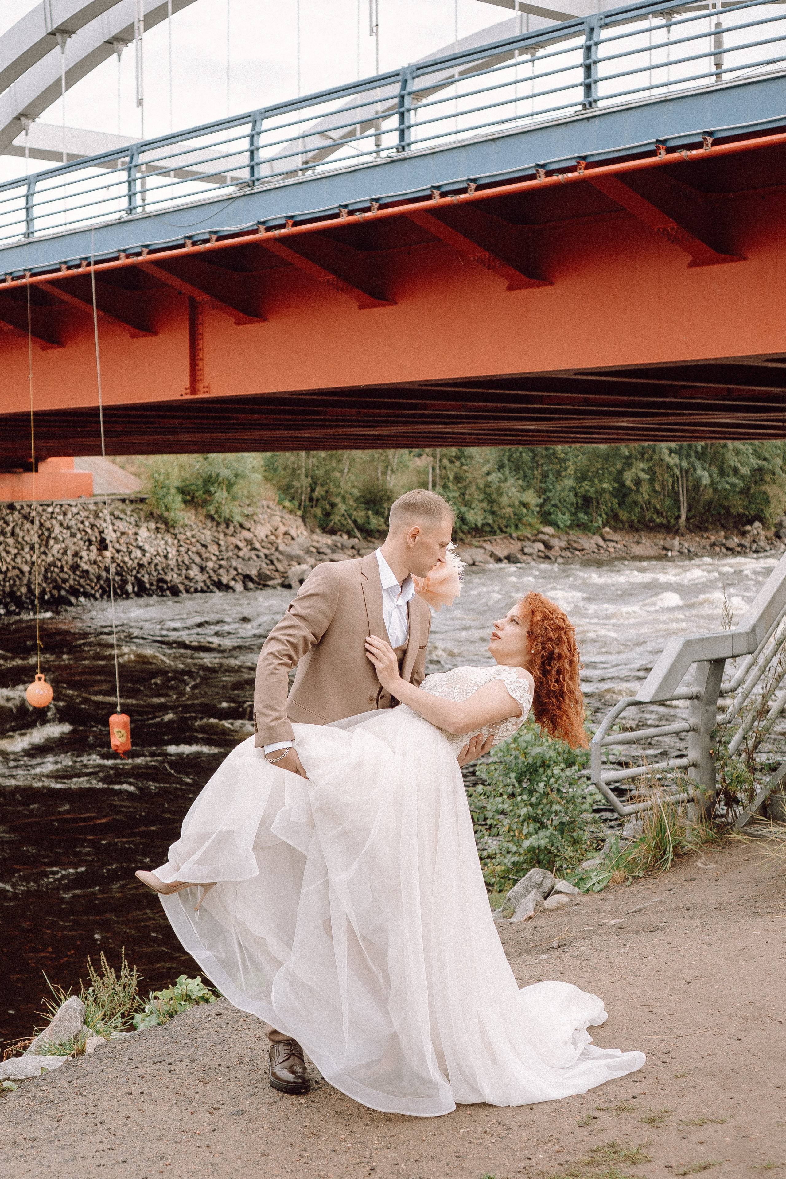СВАДЕБНАЯ ФОТОСЕССИИЯ ПАРЫ В ГОРОДЕ ПРИОЗЕРСК В СОСНОВОМ ЛЕСУ И С ПИКАПОМ. Профессиональный фотограф, Санкт-Петербург — Виктория Богомолова