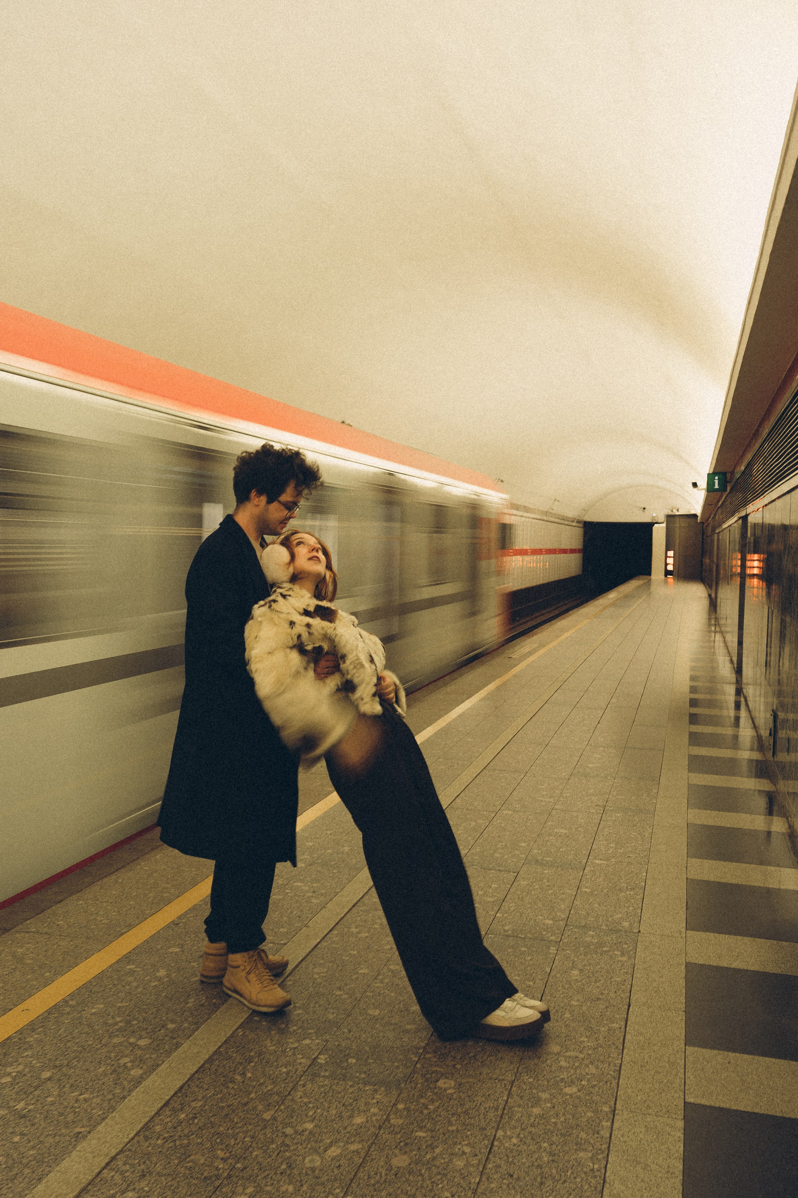 НОВОГОДНЯЯ ФОТОСЕСИИЯ ПАРЫ В МЕТРО ЛЮБОВЬ. Профессиональный фотограф, Санкт-Петербург — Виктория Богомолова