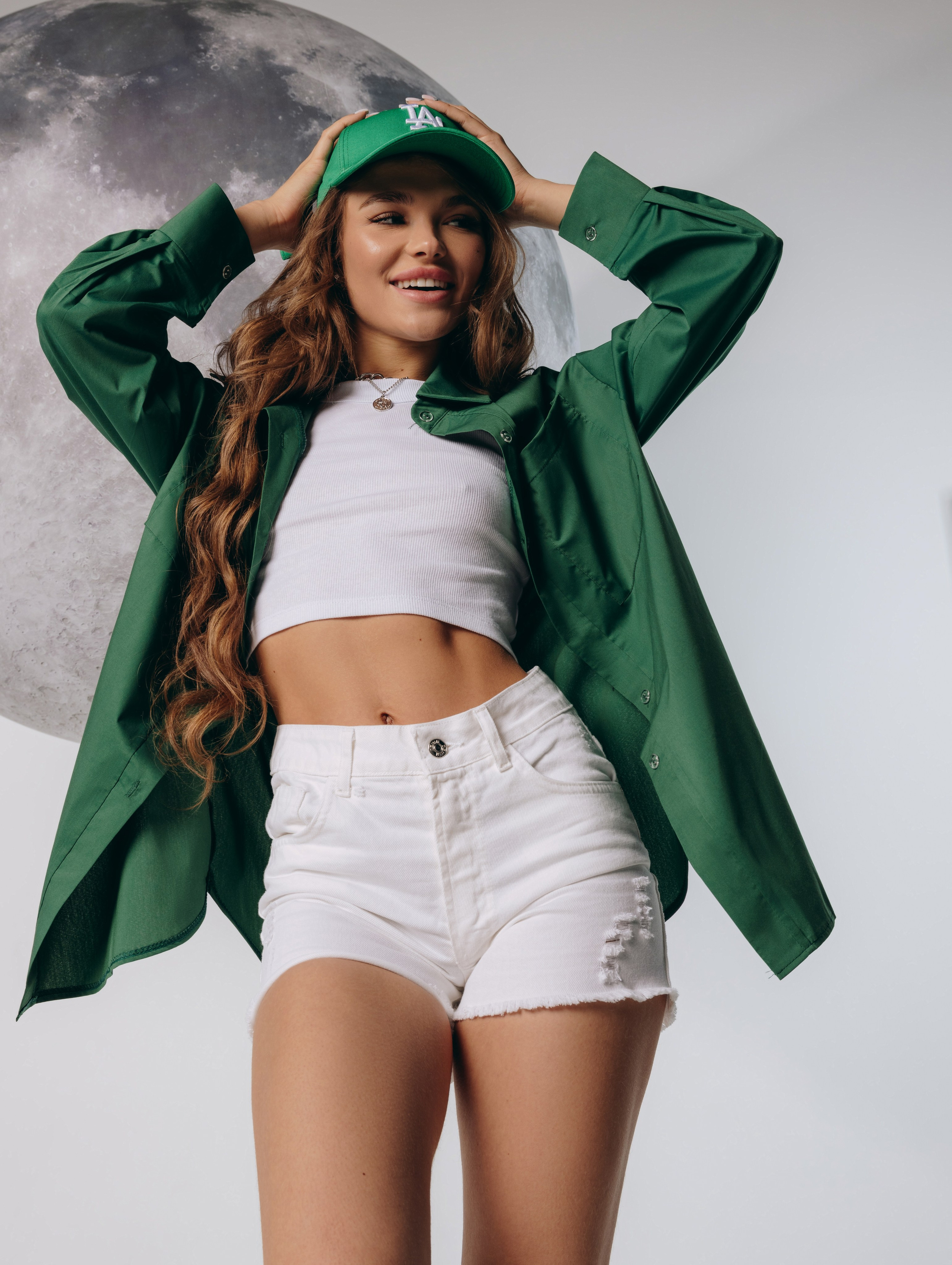 MOON SECRET. Фотограф для маркетплейсов в Москве Озерова Кристина