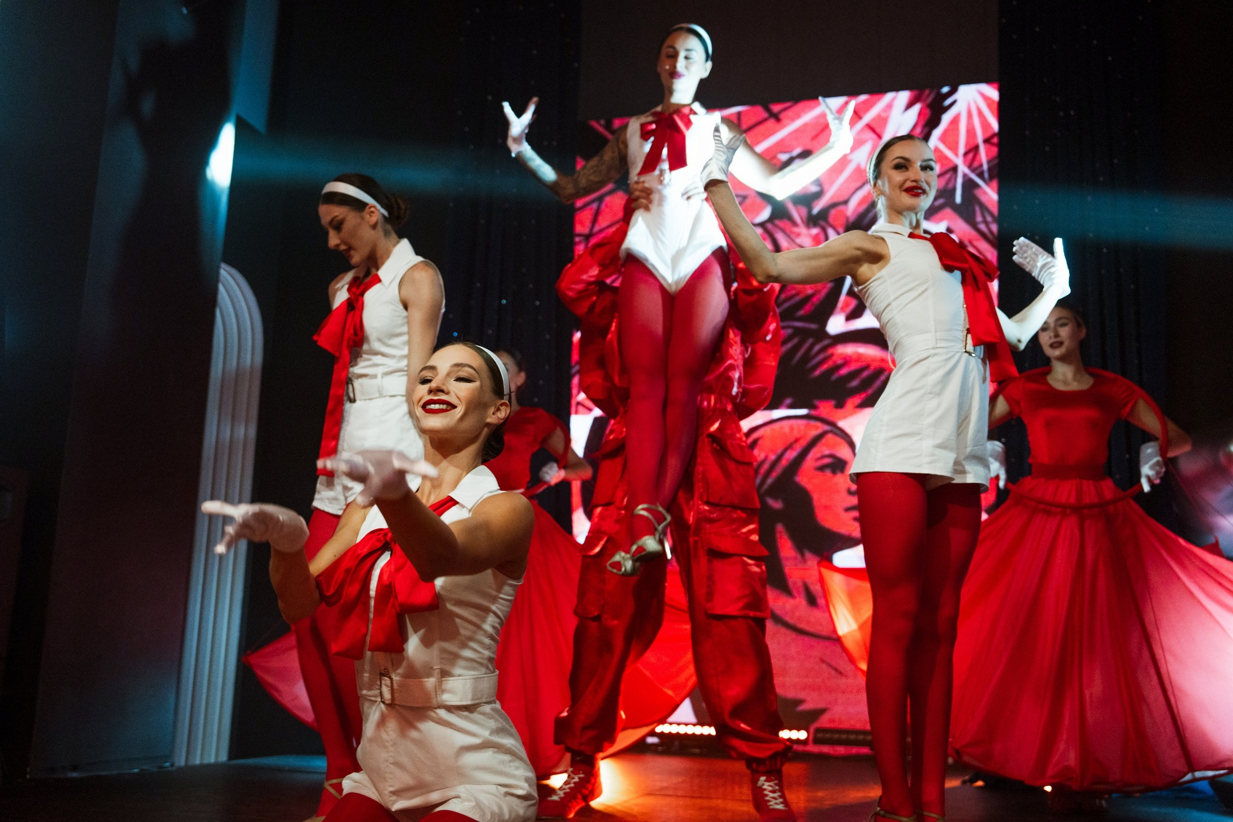 12 сентября (пятница) Премьера шоу-программы «Русские сезоны». BENUAR Restaurant