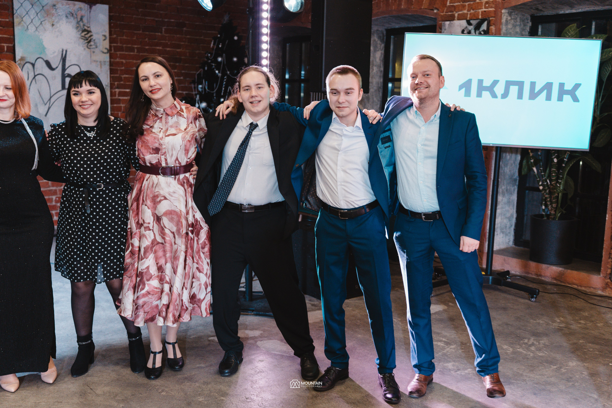 1klick End of year Party. Я занимаюсь событийной, свадебной, товарной, студийной… фотографией