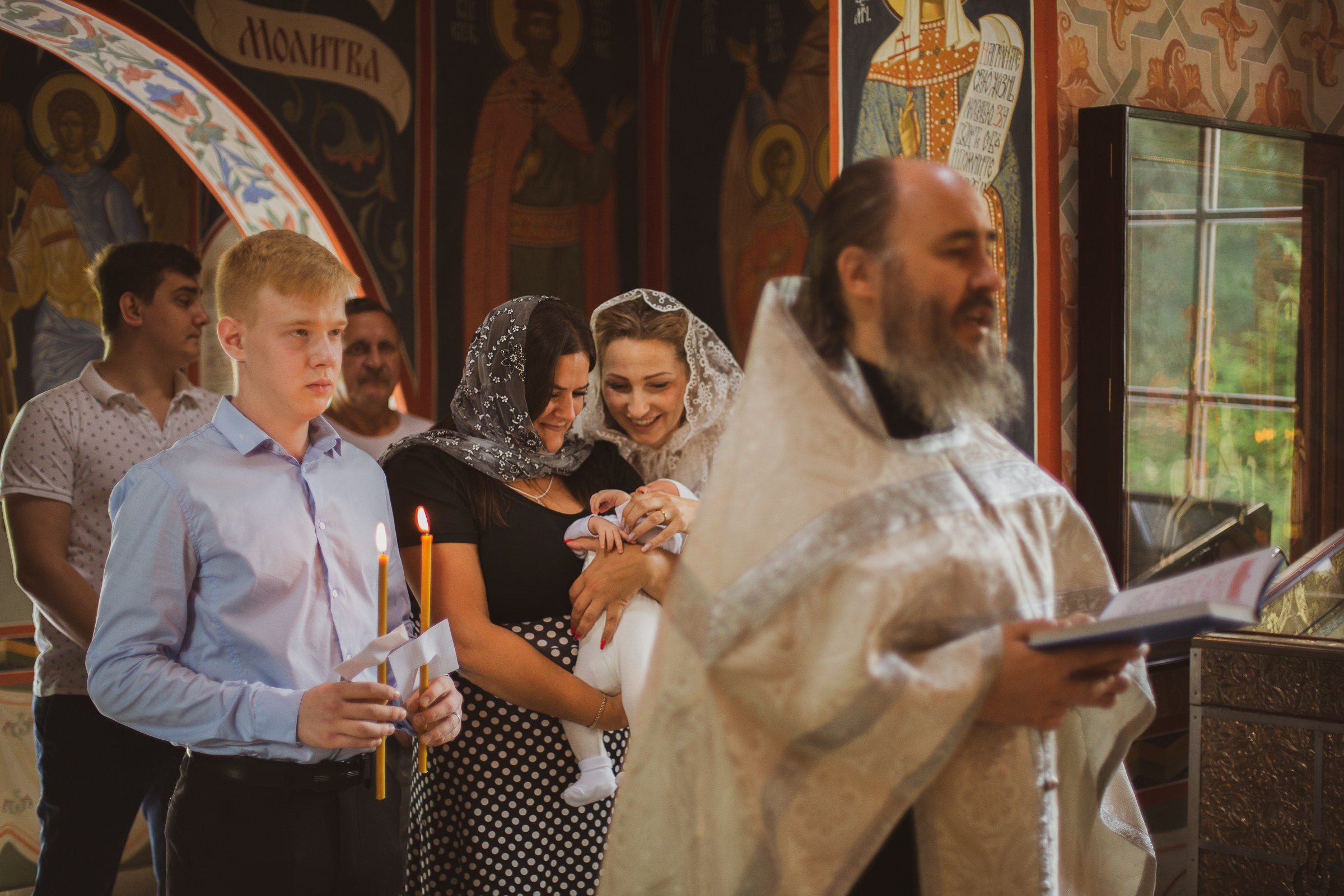 Таинство Крещения. Фотослужба «Малютка» в Наро-Фоминском перинатальном центре — сохраняем главные мгновения семьи и создаём премиальные фотокниги