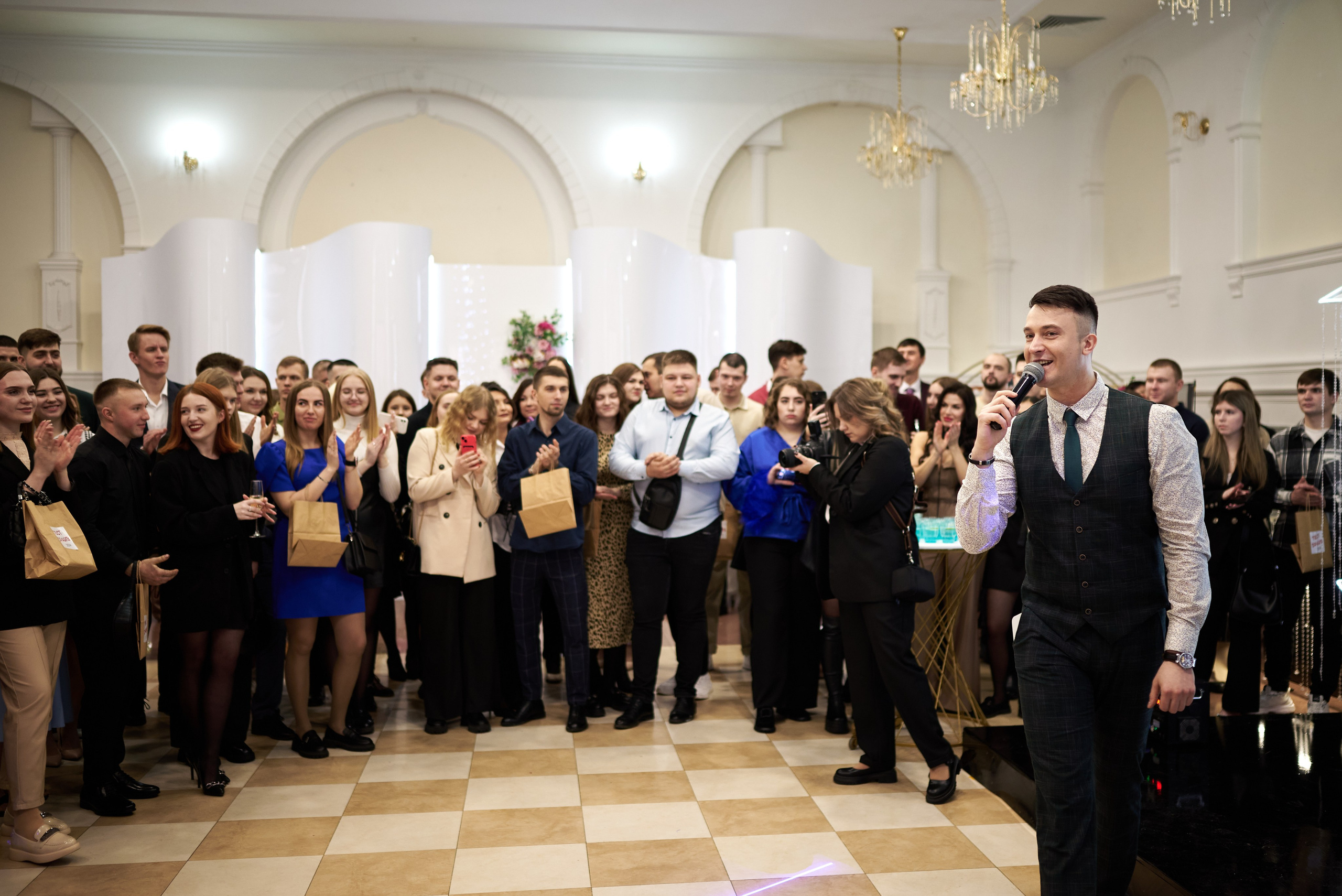 Фотограф Старый Оскол, свадебный фотограф на мероприятие. Профессиональный фотограф Старый Оскол, Губкин — свадьба, венчание, крещение, юбилей и день рождения