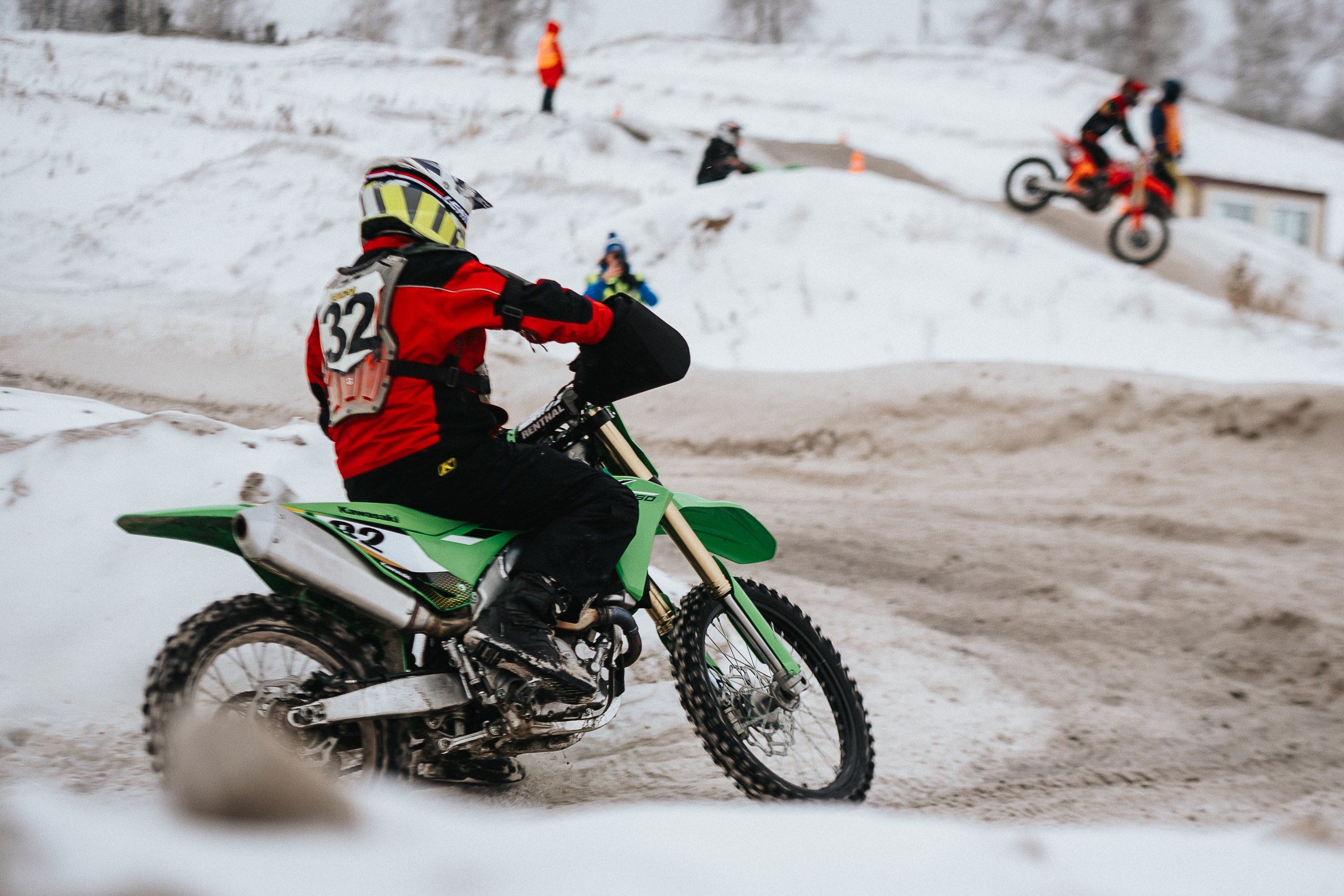 29.12.2024 — Праздничная тренировка на мотоциклетной трассе Люскус. Репортажный фотограф в Кемерово