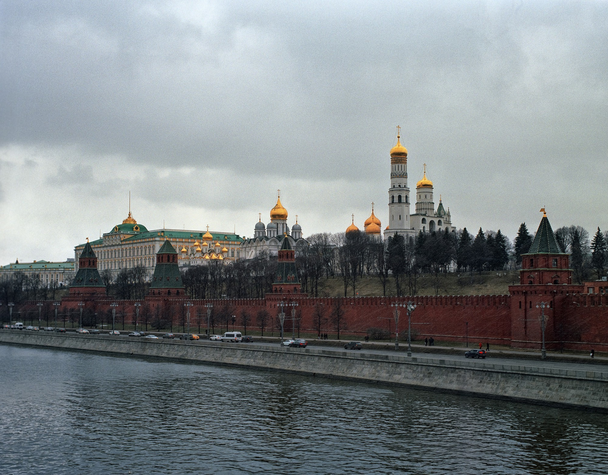 Москва, Кремль, вид с Большого московского моста. Снято на плёнку, средний формат. Mamiya RB67, Mamiya Sekor 90mm, Kodak Portra 400