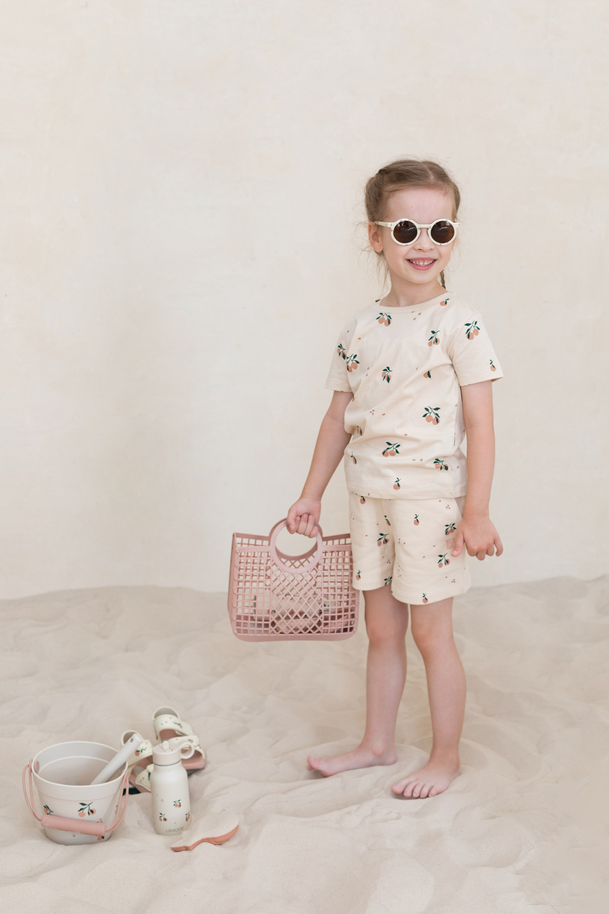 Фотосессия в песке для детского бренда. Детский и контент фотограф Надя Волкова Санкт-Петербург