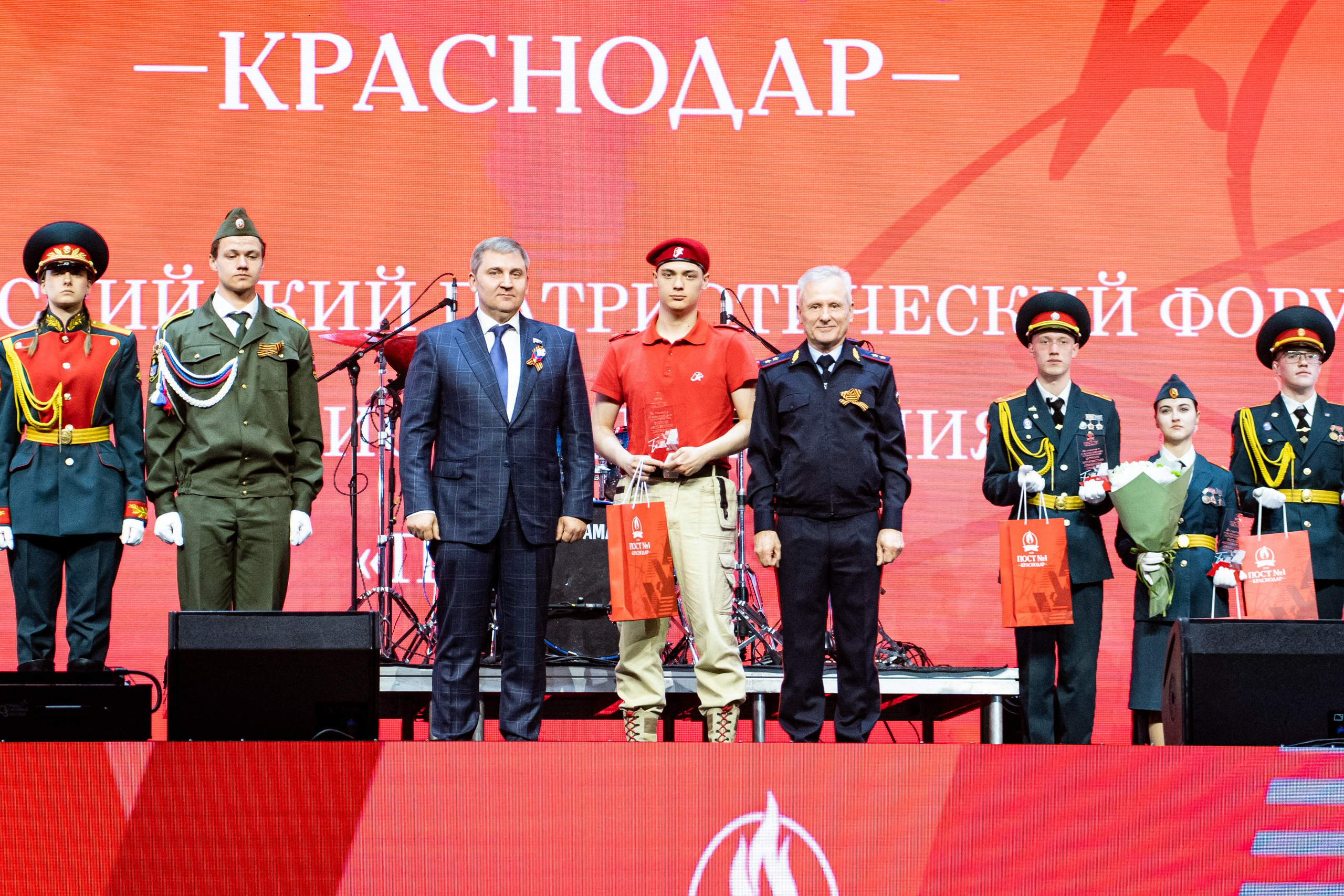 Линейка закрытия Всероссийского форума активистов движения «Пост № 1» & MONA / @ДС Олимп / Краснодар. Концертный фотограф в Краснодаре