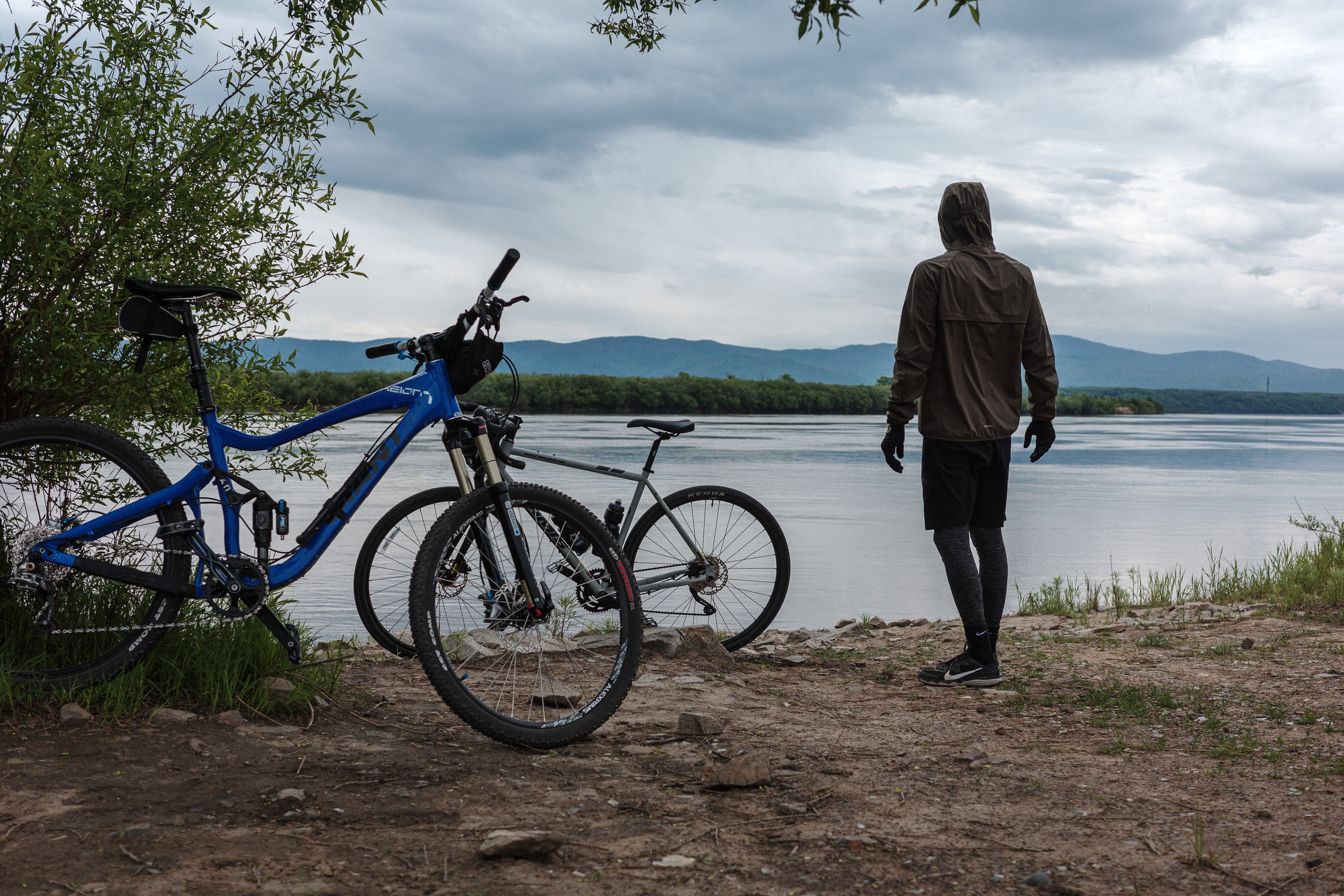 С Димой Уссурийский остров. Фото журналист
