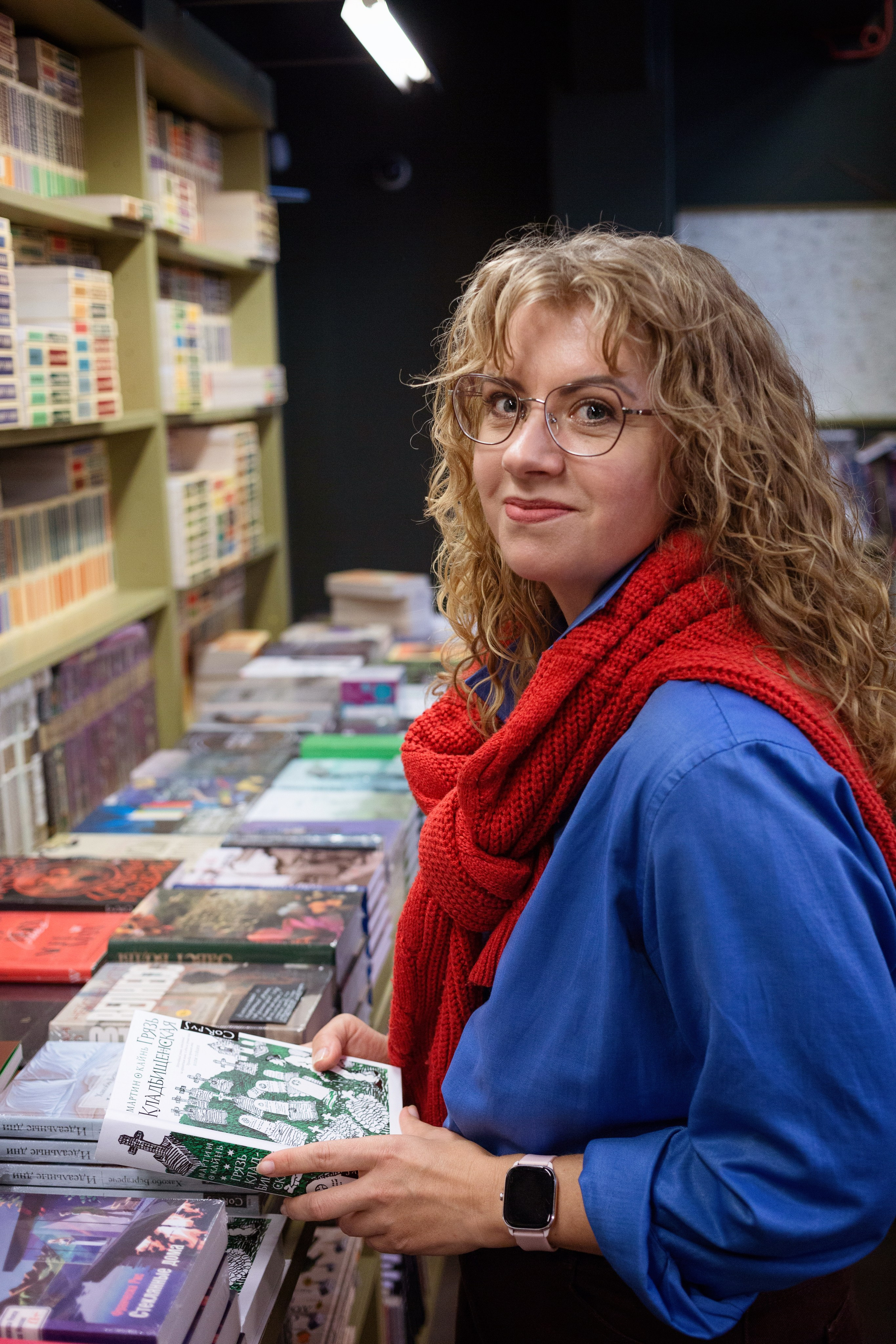 Фотосессия в СПб и книжном магазине Подписные издания. Портретные фотосессии, контент-съемки, репортаж