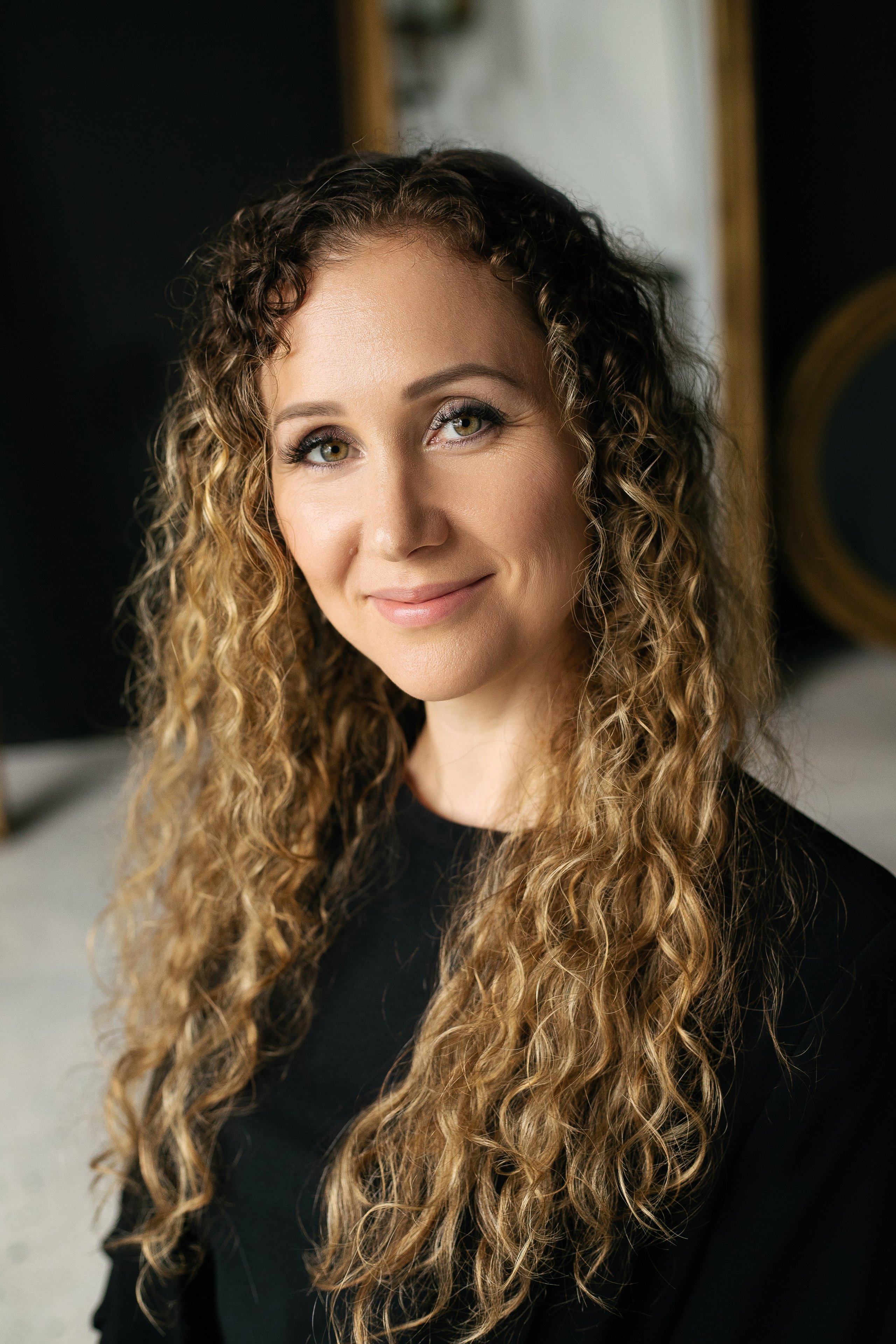 Семейная фотосессия взрослой дочки и мамы в студии. Фотограф в Санкт-Петербурге, Анна Скворцова