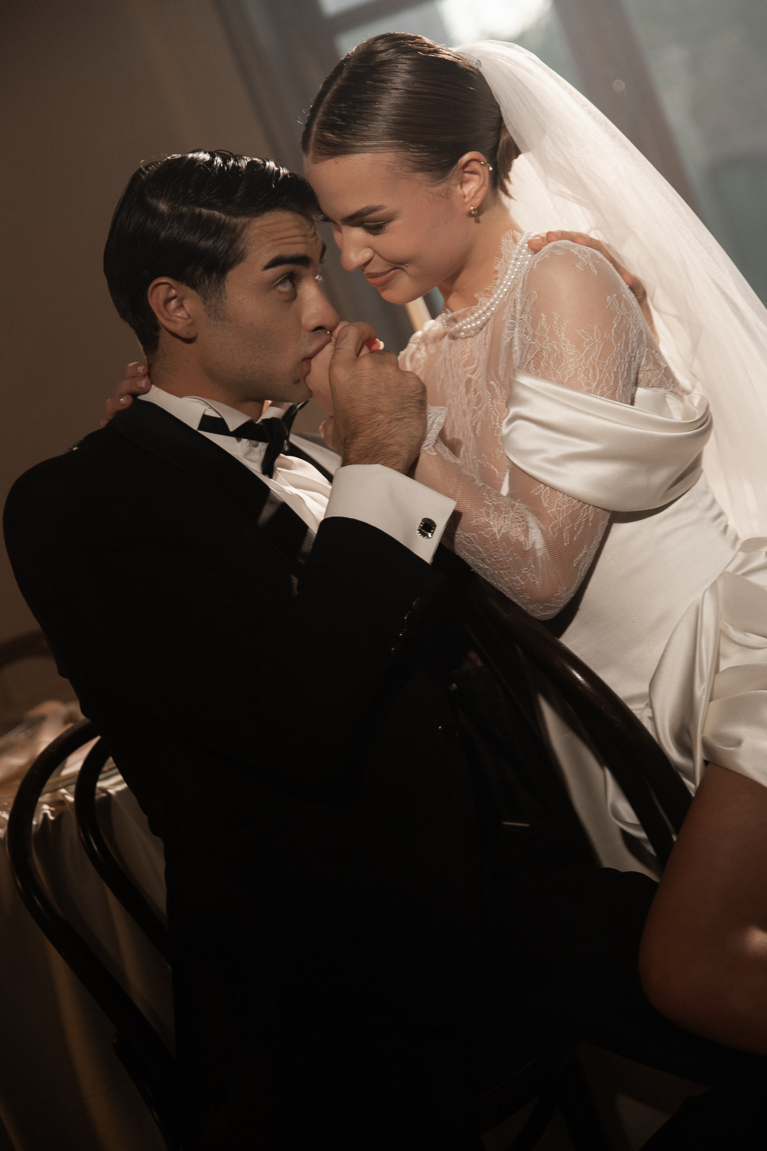 Камерный свадебный ужин при свечах в старинном особняке в фотостудии 21. Kult. Ярослава Ерина — свадебный фотограф в Москве