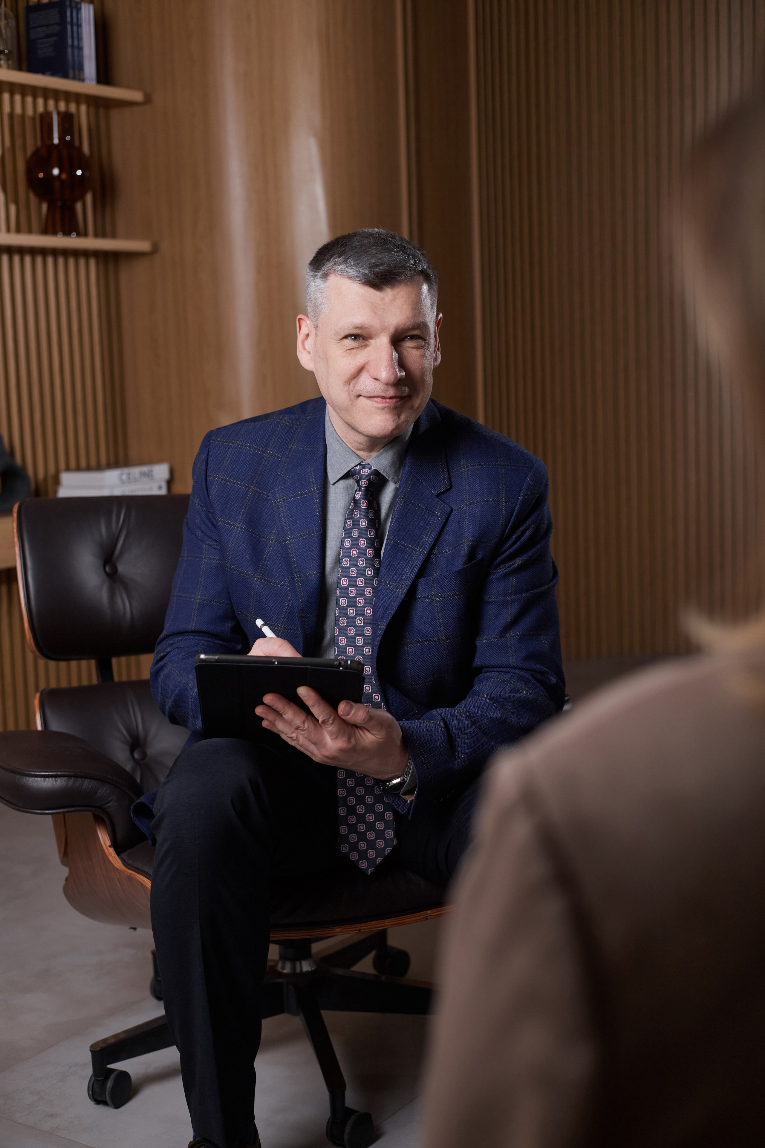 Контент для психотерапевта и автора книг Алексея Козлова. Фотопродакшн продающего контента