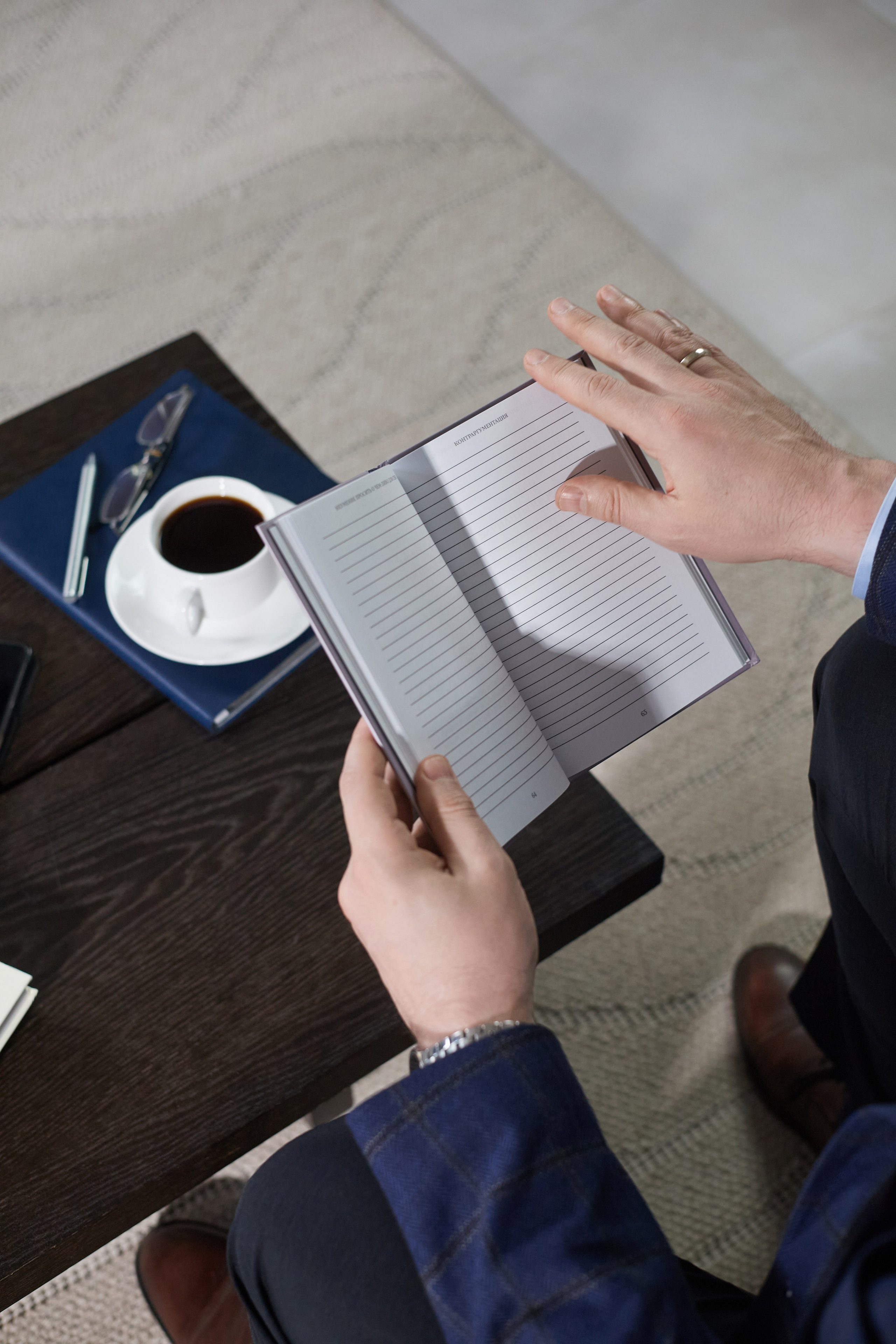 Контент для психотерапевта и автора книг Алексея Козлова. Фотопродакшн продающего контента