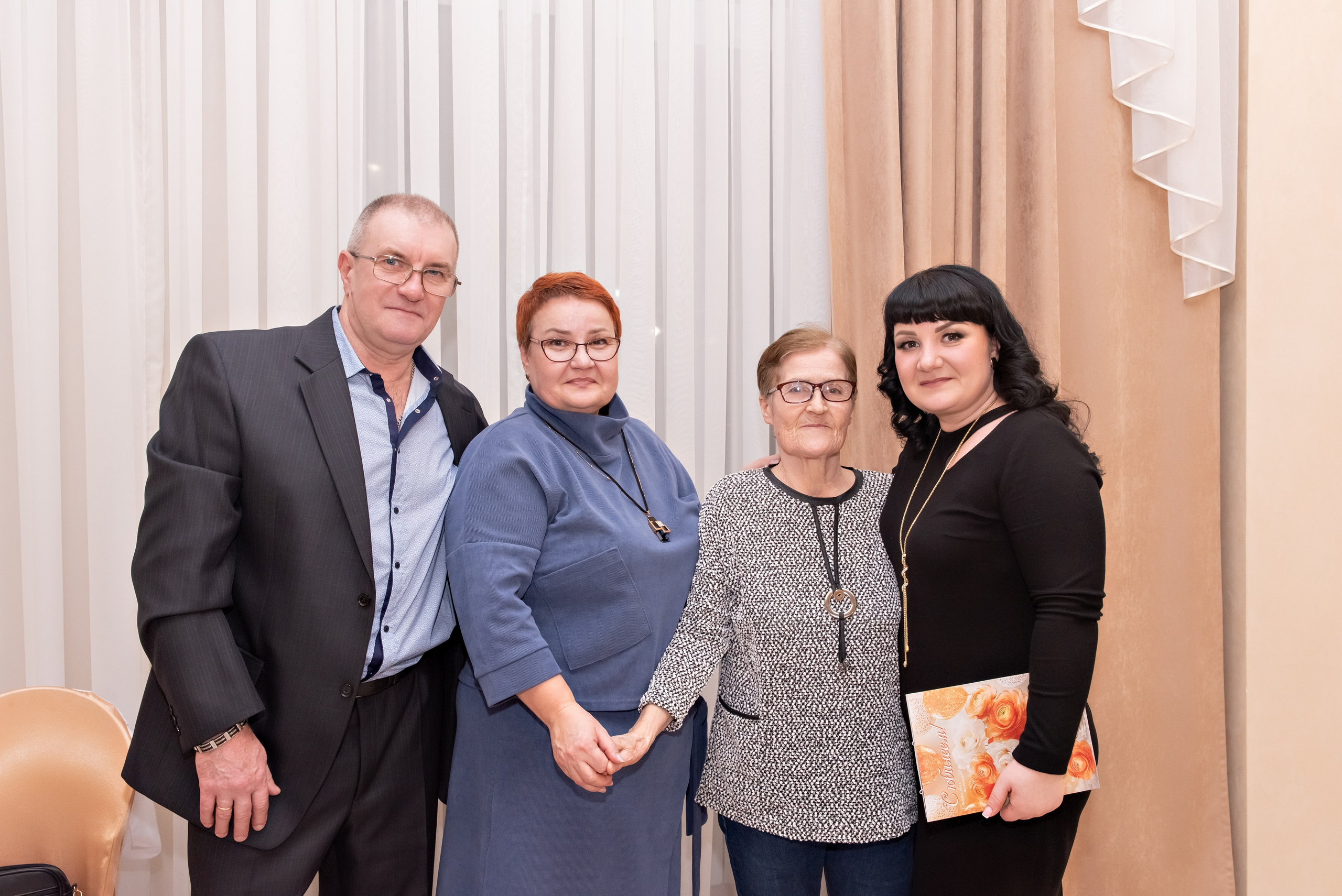 Юбилей Ирины. Ведущая — Наталья Белозерова. Банкетный зал — столовая Радио Завода. Семейный и портретный фотограф Кыштым Челябинск Марина Шигапова