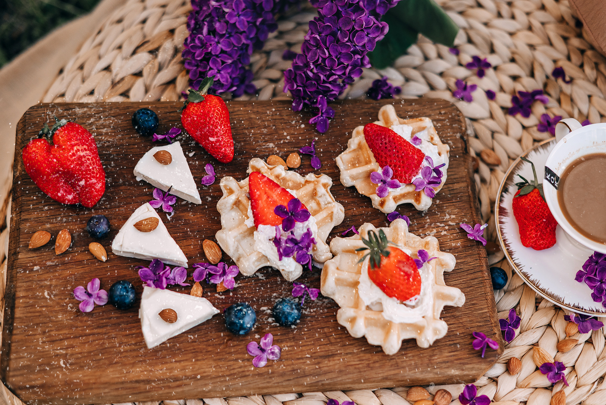 Завтрак в саду. Свадебный и семейный фотограф в Донецке, Ростове, Севастополе!