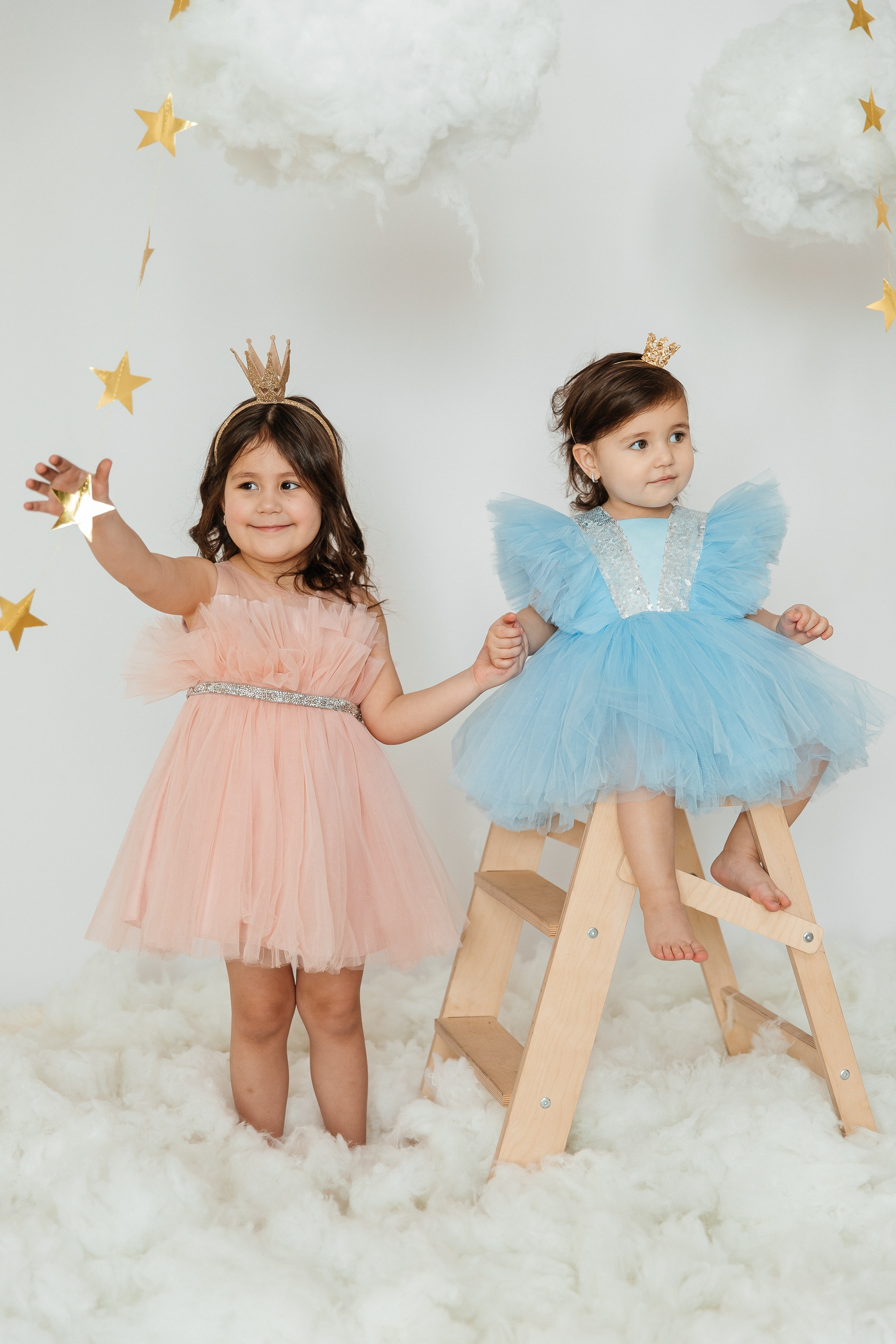 Маюша и Милаша в облаках. Воронистая Анастасия. Фотограф Якутия, Томпонский район