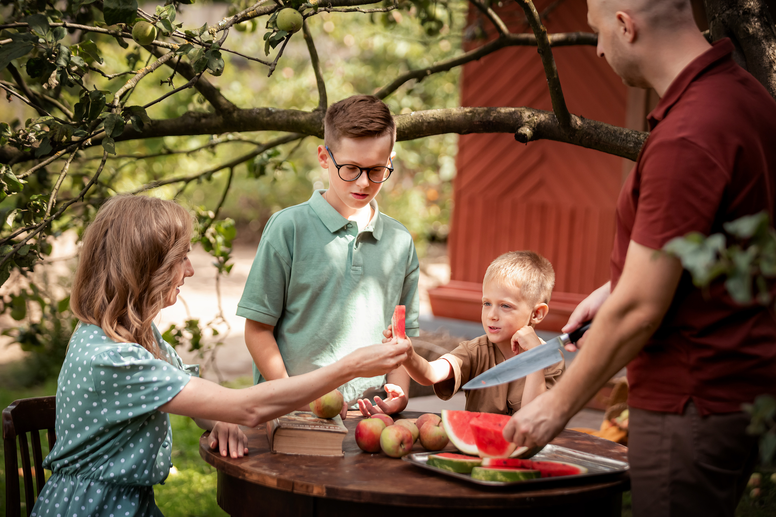 Семейная съемка для Лиды, Леши, Макса и Миши в Иславском. Семейный и детский фотограф Комина Елена, Власиха, Одинцово