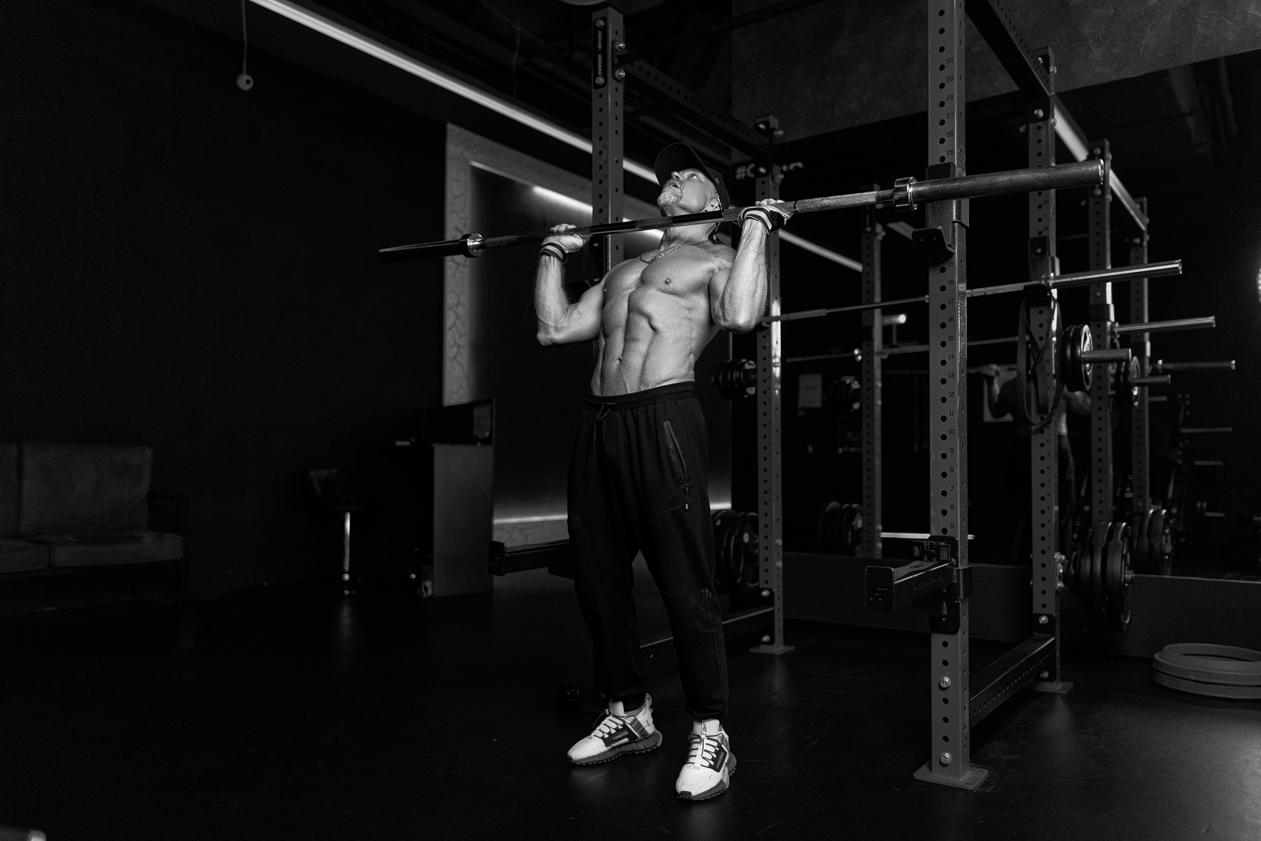 Съемка с Александром в тренажерном зале для контента. Дмитрий Шульгин, портретный фотограф в Воронеже