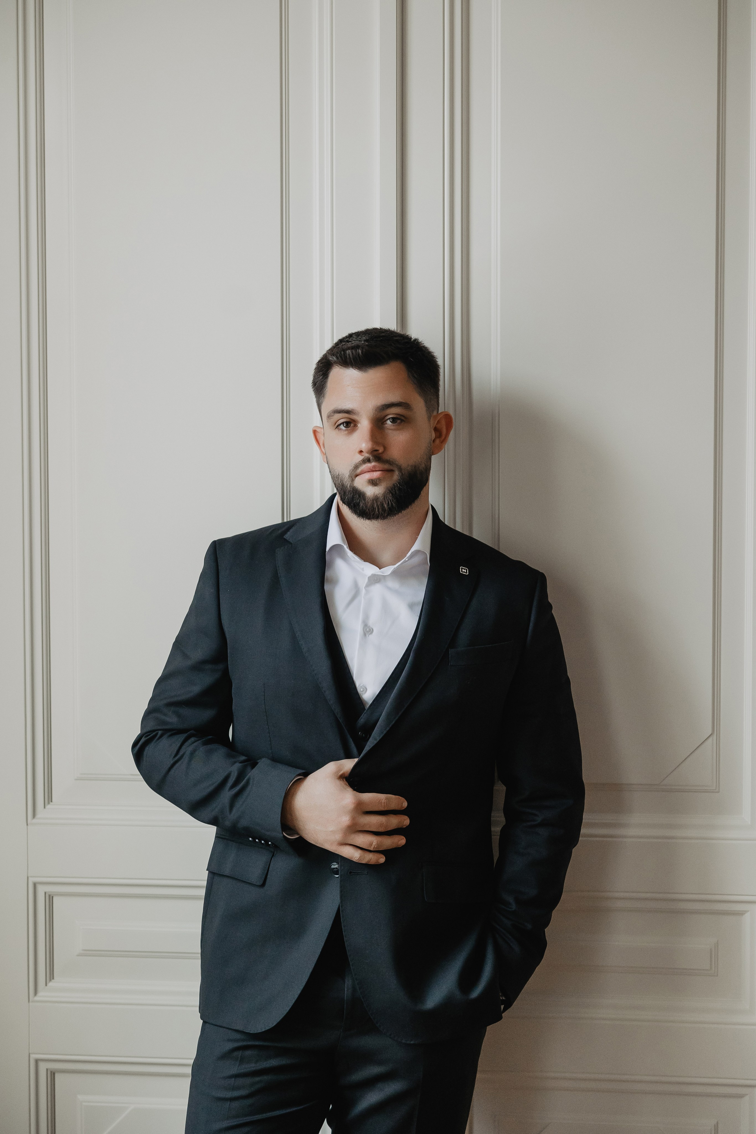 Свадебное утро жениха и невесты и свадебные сборы в отеле Twelve Reasons в Москве