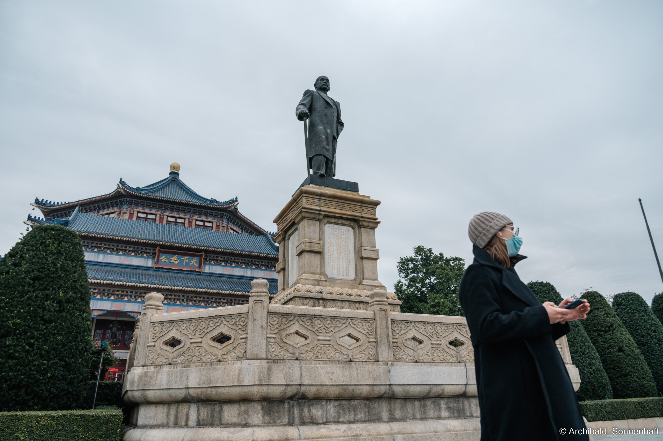 Guangzhou 27. Photographer in Guangzhou, China. Archibald Sonnenhaft