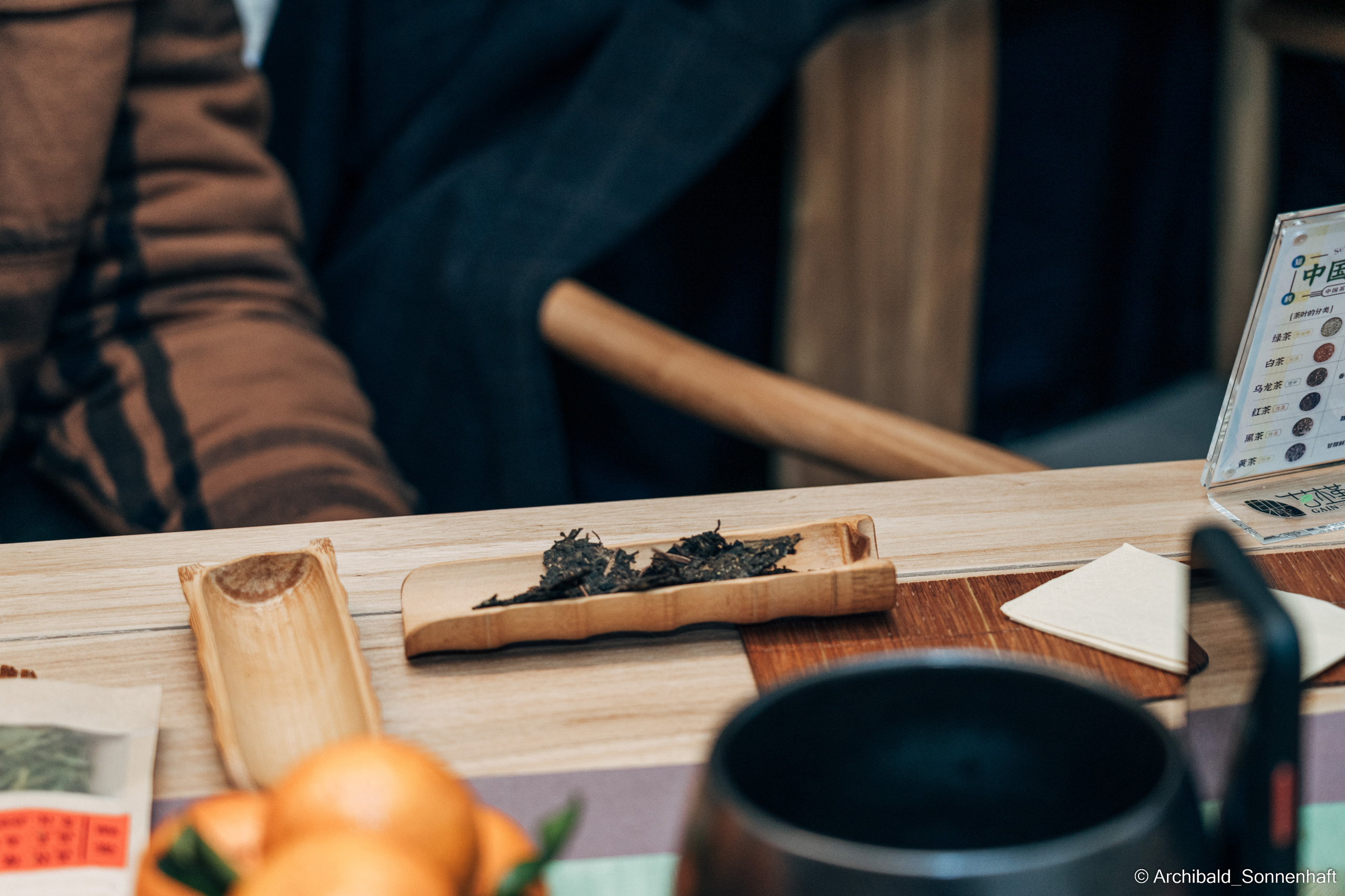 Chinese tea ceremony in Tianjin. Photographer in Guangzhou, China. Archibald Sonnenhaft