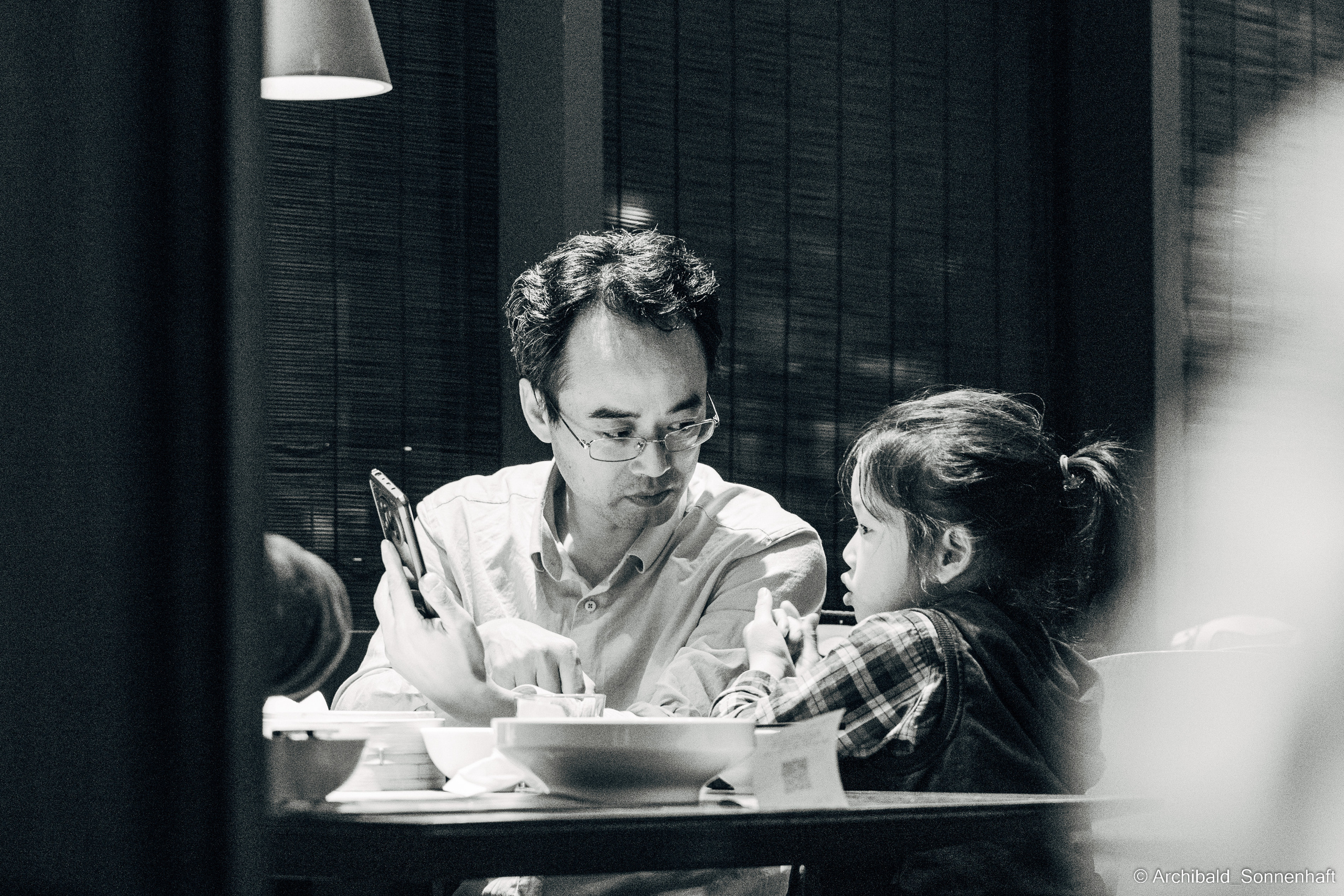 Chinese tea ceremony in Tianjin. Photographer in Guangzhou, China. Archibald Sonnenhaft