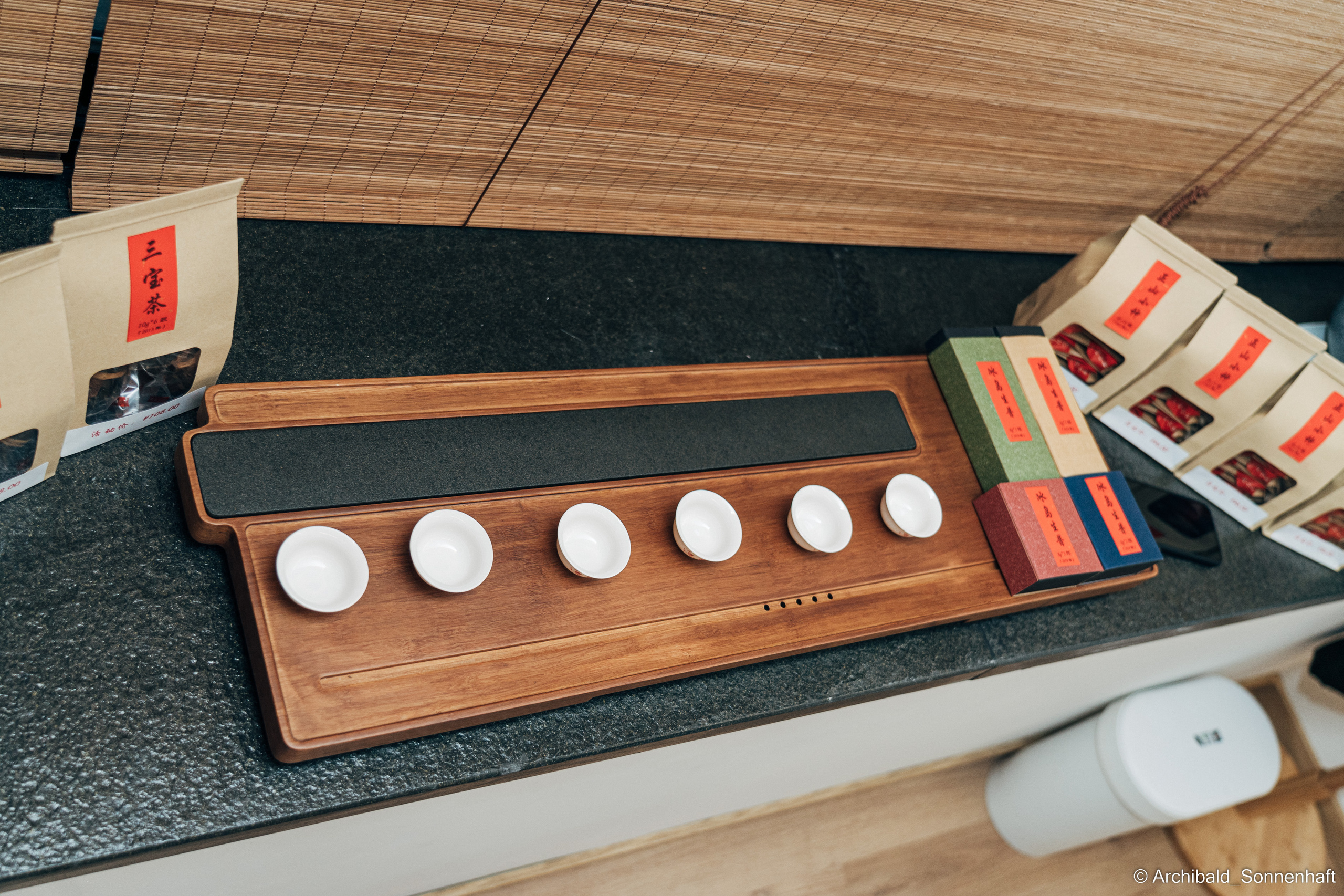 Chinese tea ceremony in Tianjin. Photographer in Guangzhou, China. Archibald Sonnenhaft