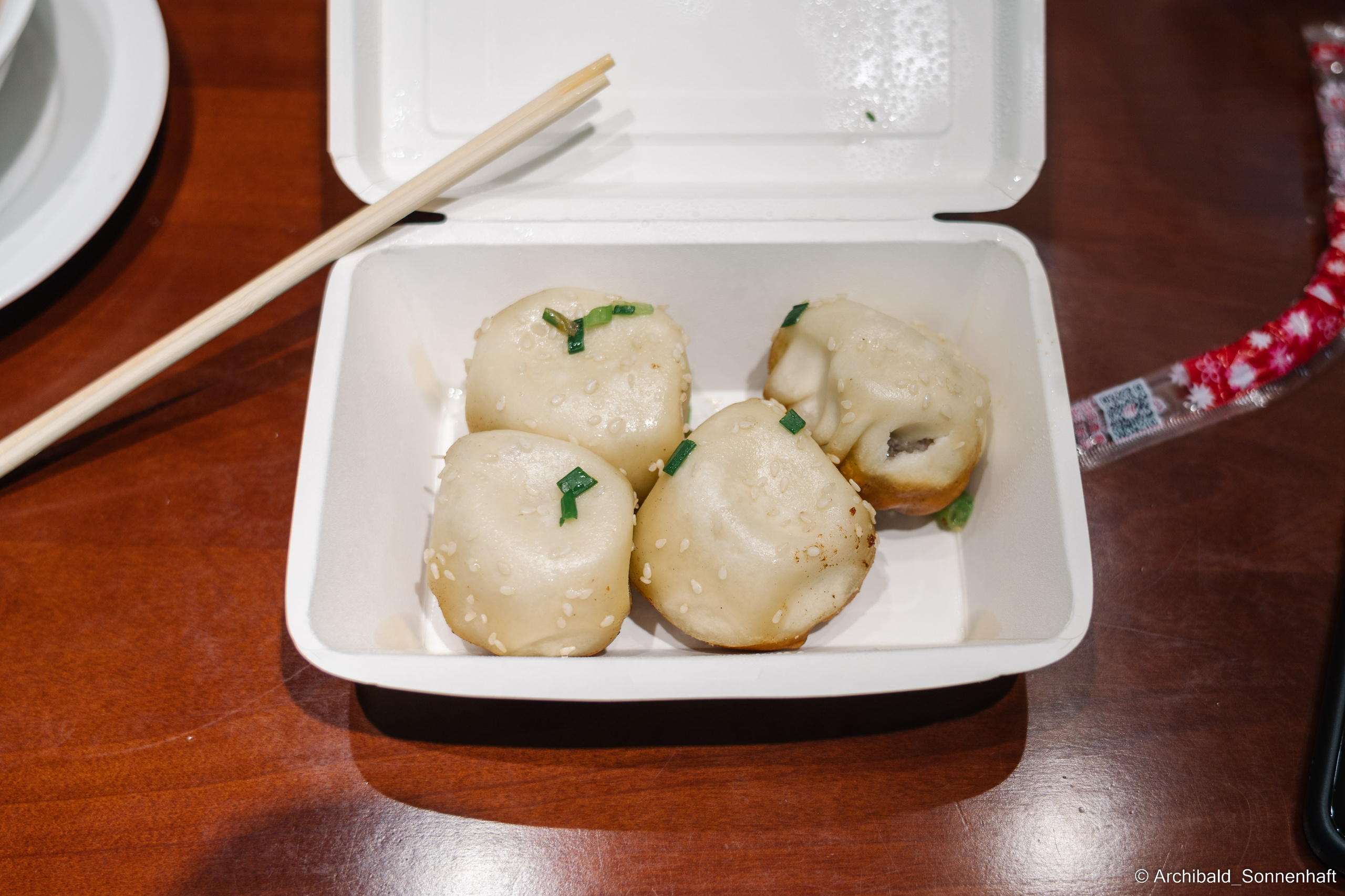 Clan Cheng and ShengJianBao. Photographer in Guangzhou, China. Archibald Sonnenhaft