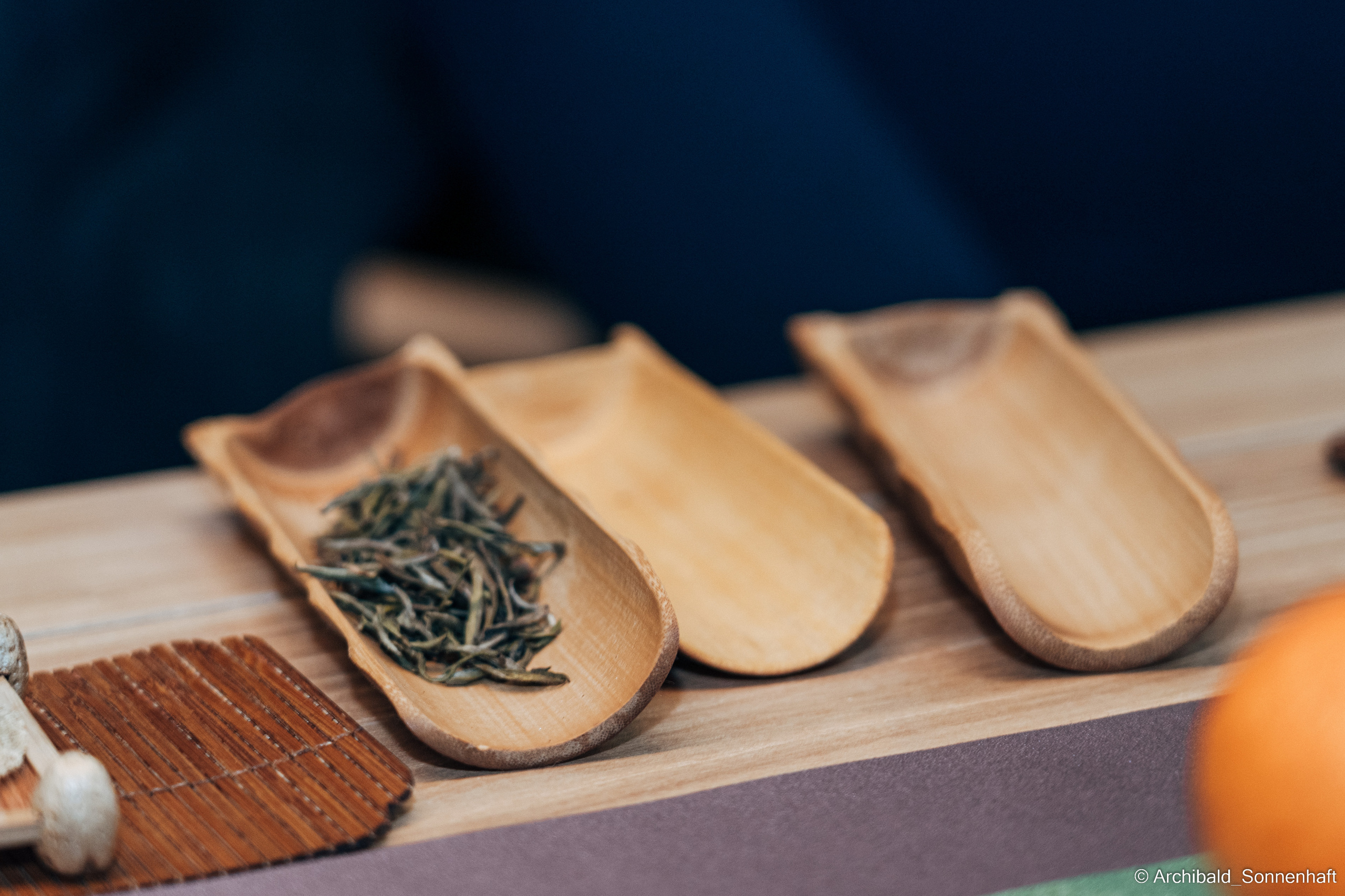 Chinese tea ceremony in Tianjin. Photographer in Guangzhou, China. Archibald Sonnenhaft