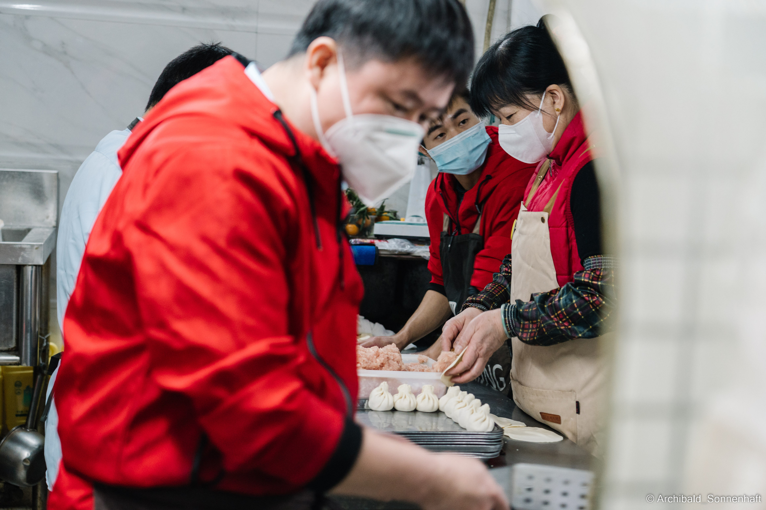 Clan Cheng and ShengJianBao. Photographer in Guangzhou, China. Archibald Sonnenhaft