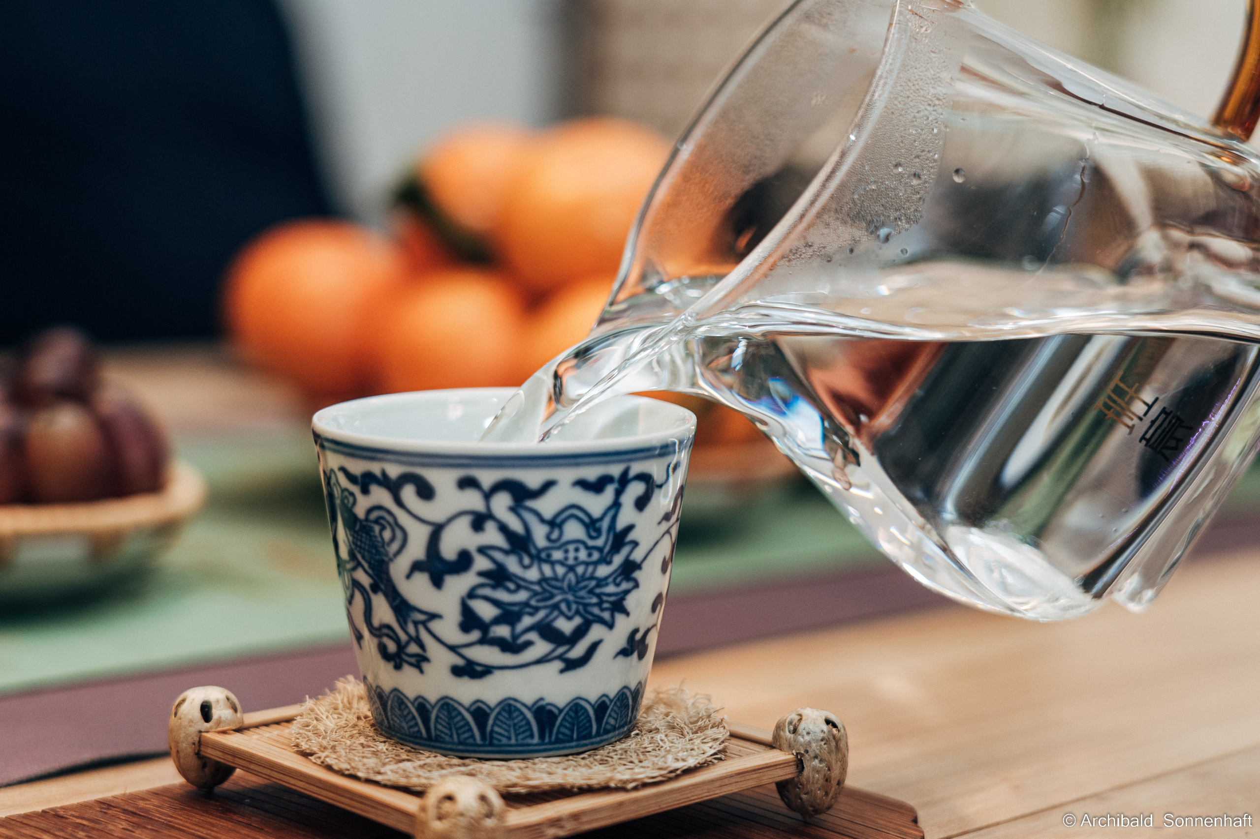 Chinese tea ceremony in Tianjin. Photographer in Guangzhou, China. Archibald Sonnenhaft