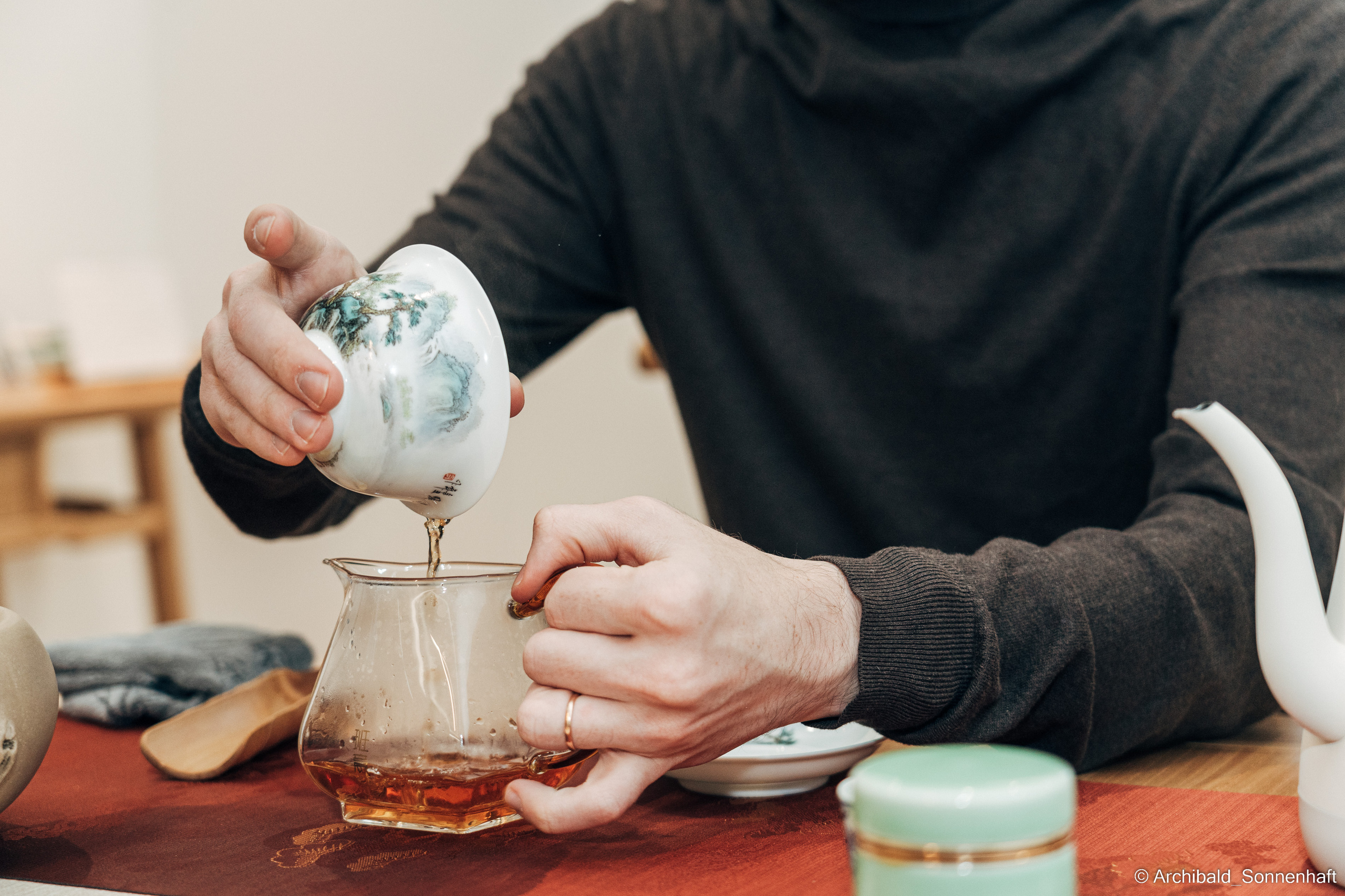 Chinese tea ceremony in Tianjin. Photographer in Guangzhou, China. Archibald Sonnenhaft