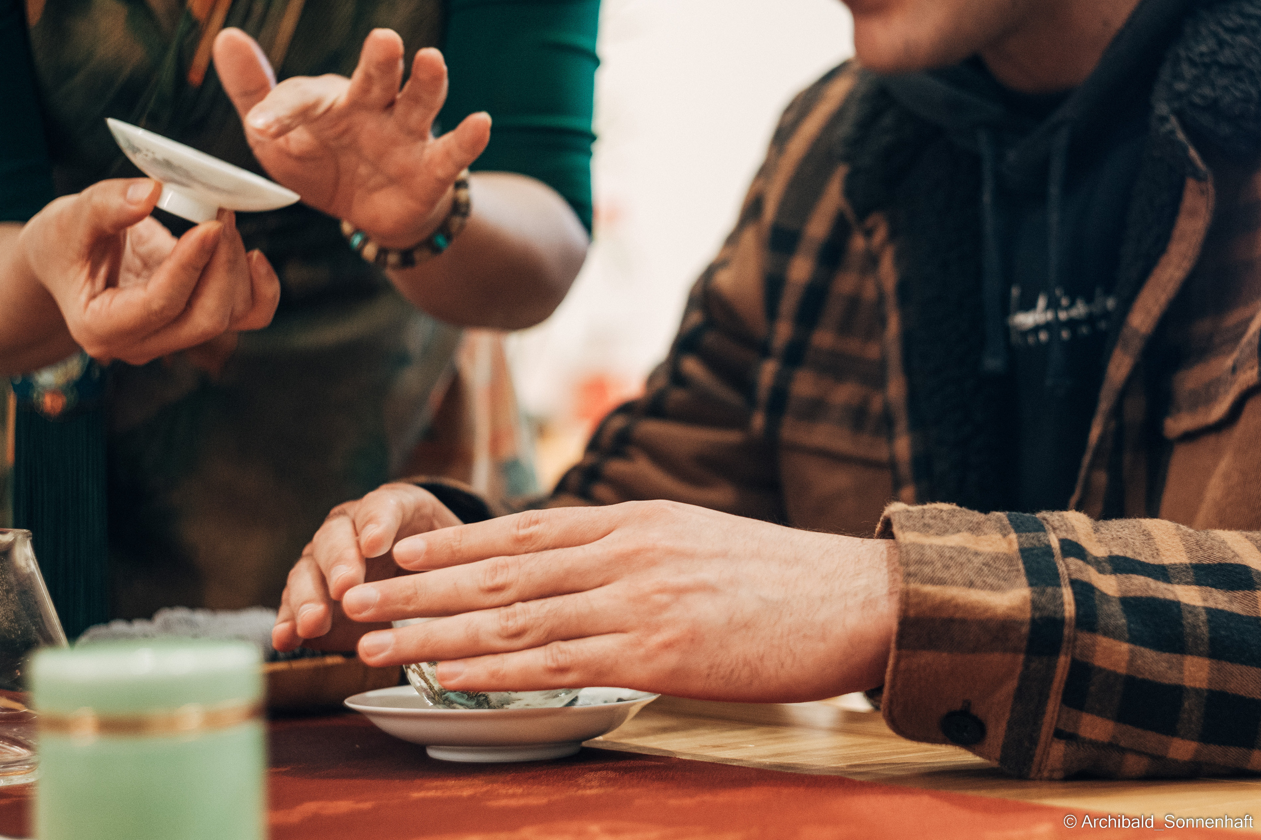 Chinese tea ceremony in Tianjin. Photographer in Guangzhou, China. Archibald Sonnenhaft
