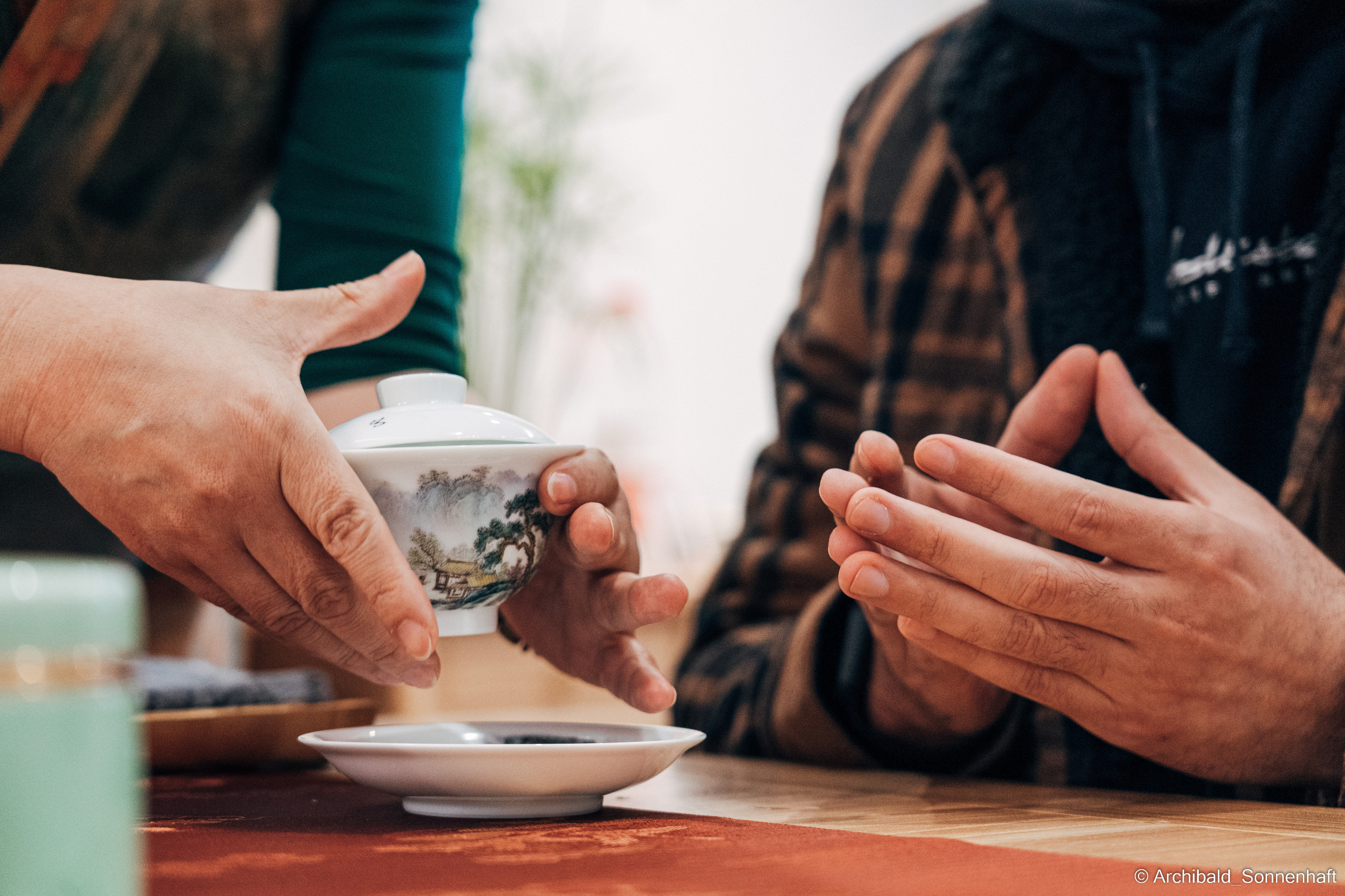 Chinese tea ceremony in Tianjin. Photographer in Guangzhou, China. Archibald Sonnenhaft