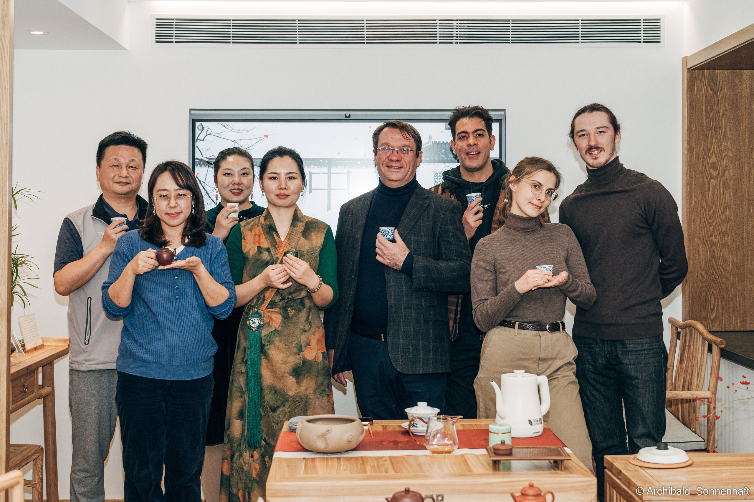 Chinese tea ceremony in Tianjin. Photographer in Guangzhou, China. Archibald Sonnenhaft