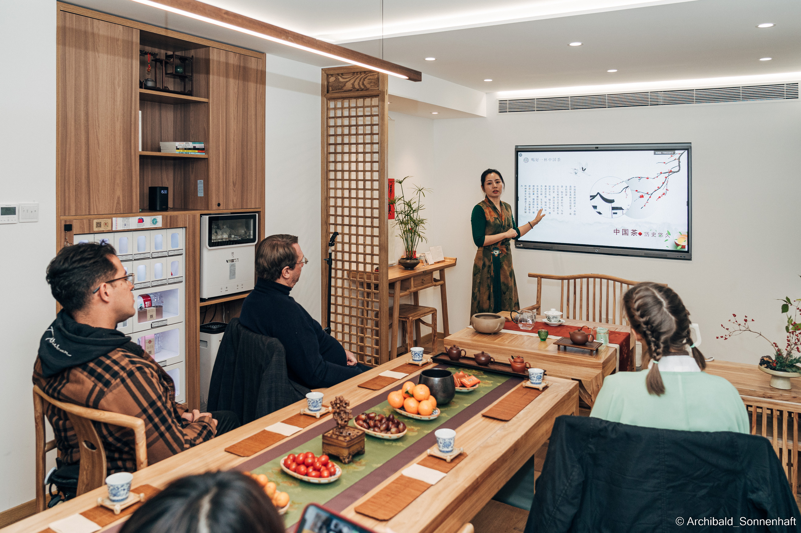 Chinese tea ceremony in Tianjin. Photographer in Guangzhou, China. Archibald Sonnenhaft