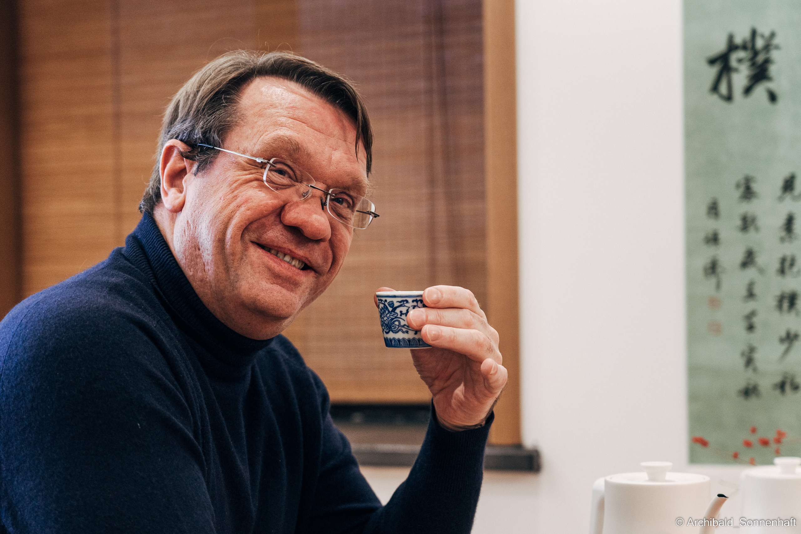 Chinese tea ceremony in Tianjin. Photographer in Guangzhou, China. Archibald Sonnenhaft