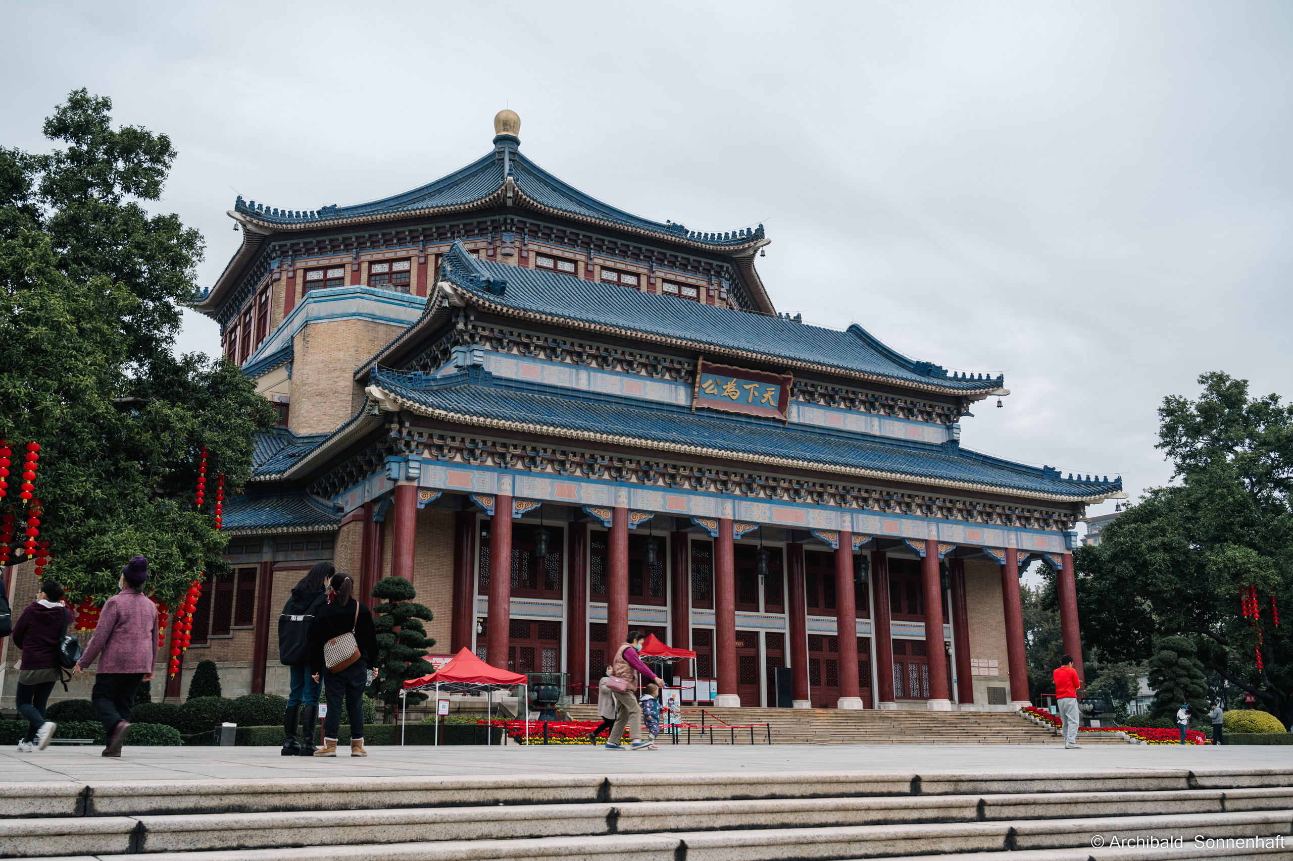 Guangzhou 27. Photographer in Guangzhou, China. Archibald Sonnenhaft