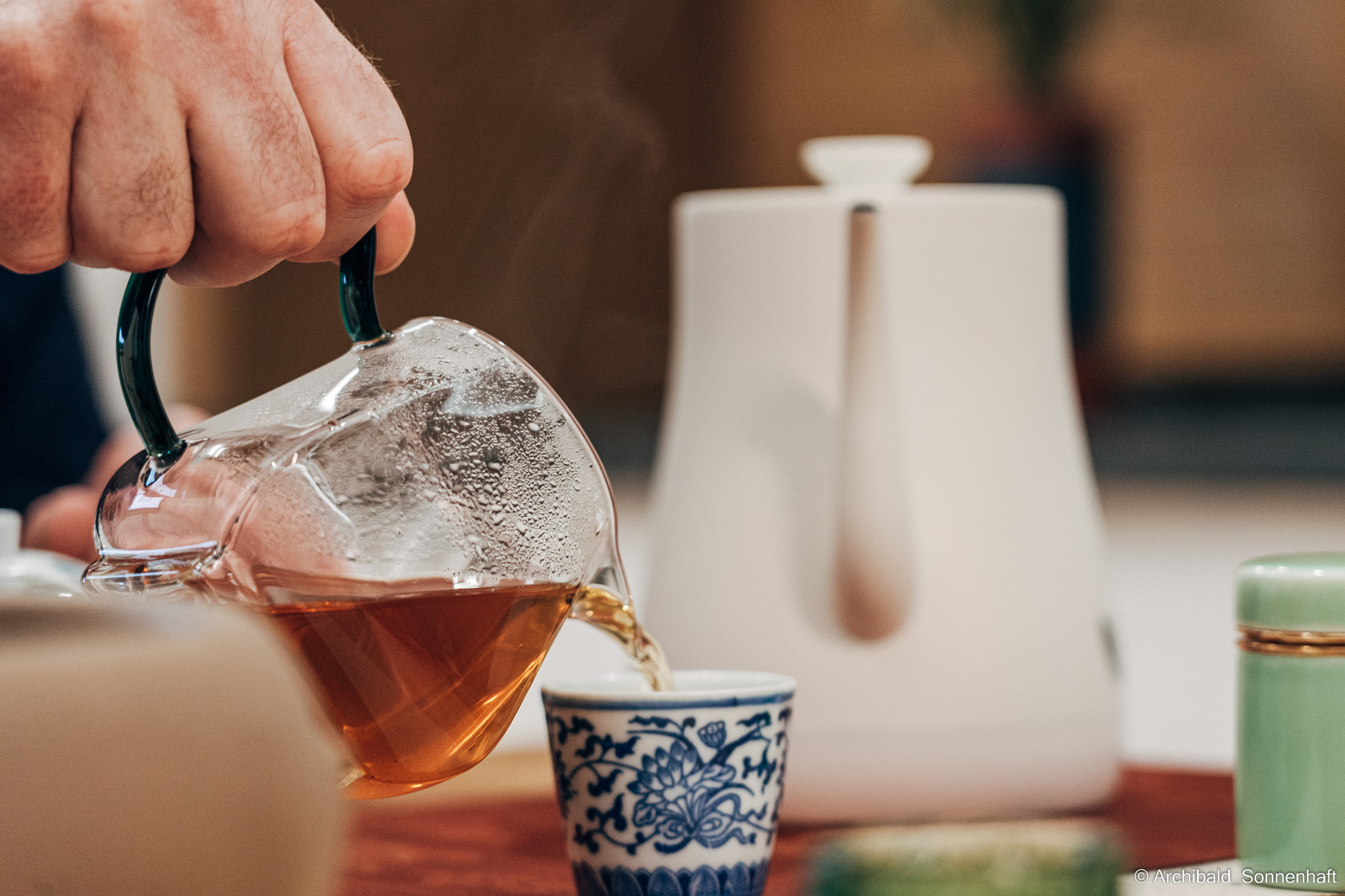Chinese tea ceremony in Tianjin. Photographer in Guangzhou, China. Archibald Sonnenhaft