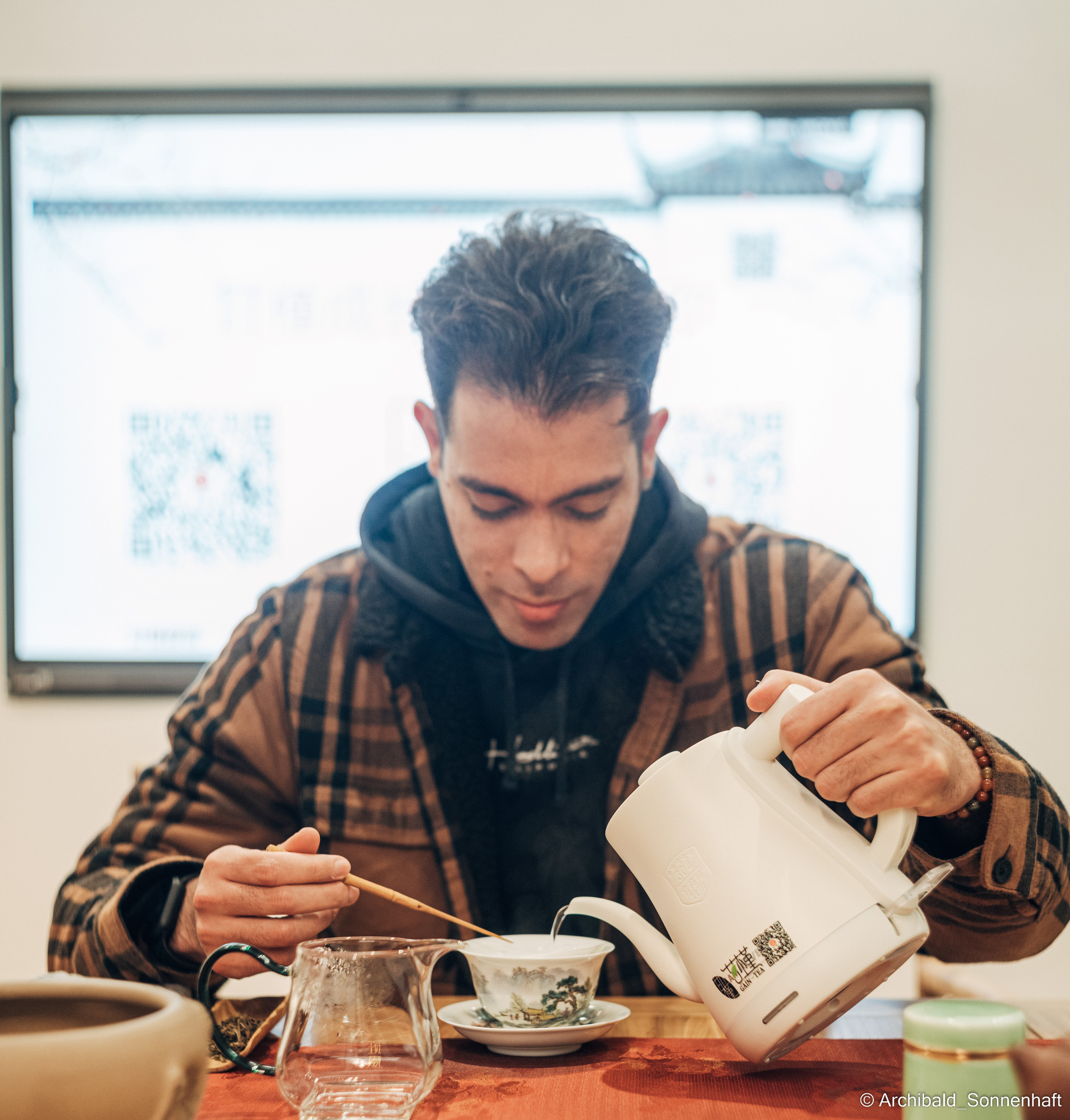 Chinese tea ceremony in Tianjin. Photographer in Guangzhou, China. Archibald Sonnenhaft