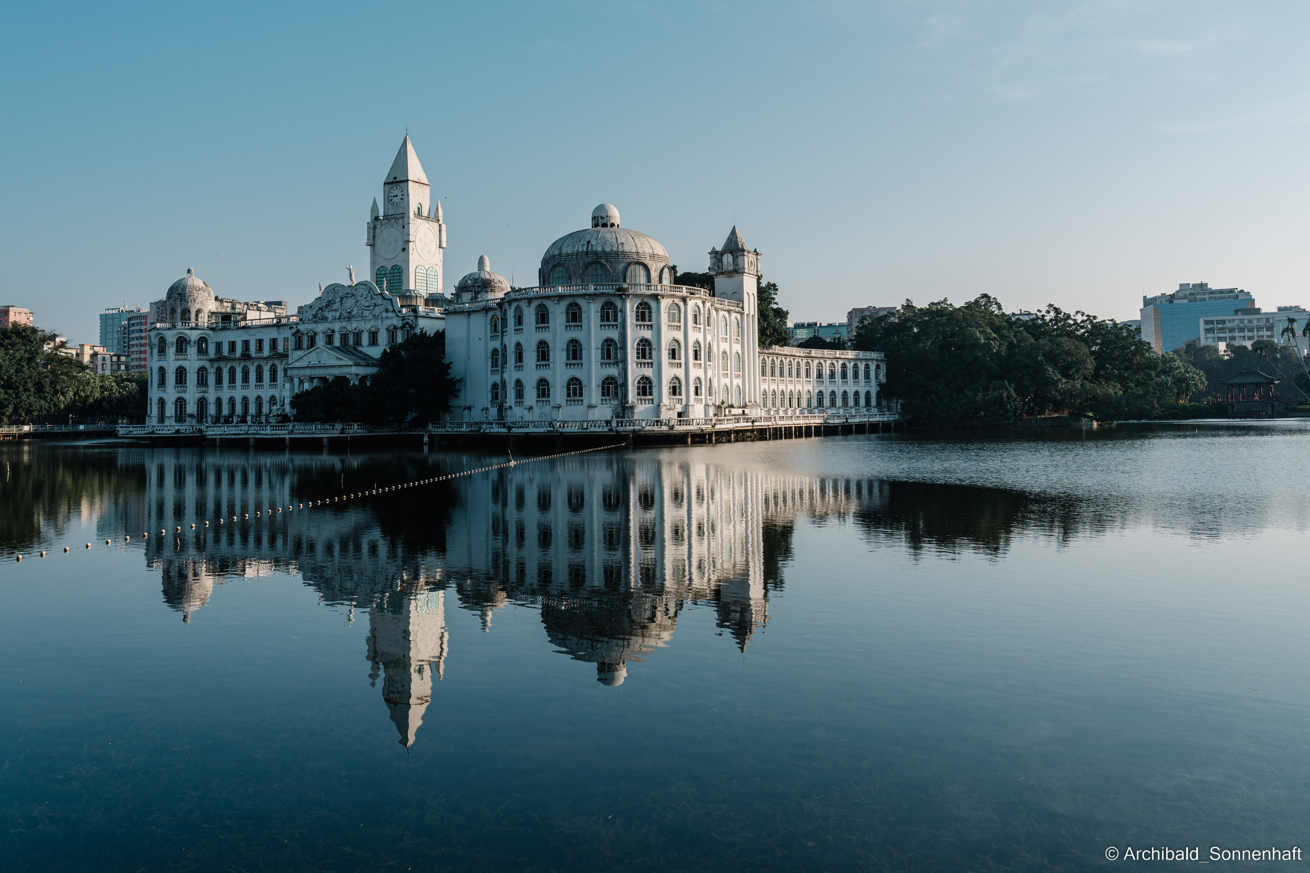 Guangzhou 18. Photographer in Guangzhou, China. Archibald Sonnenhaft