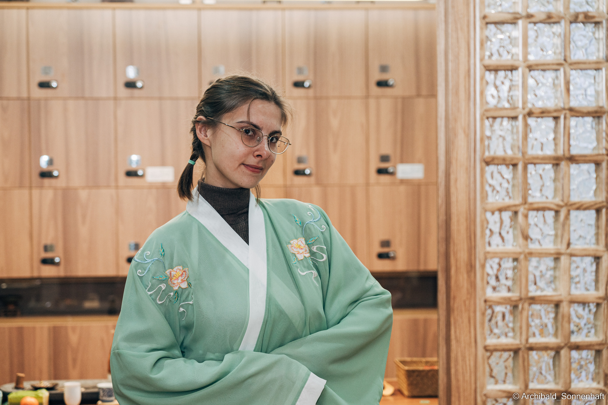 Chinese tea ceremony in Tianjin. Photographer in Guangzhou, China. Archibald Sonnenhaft