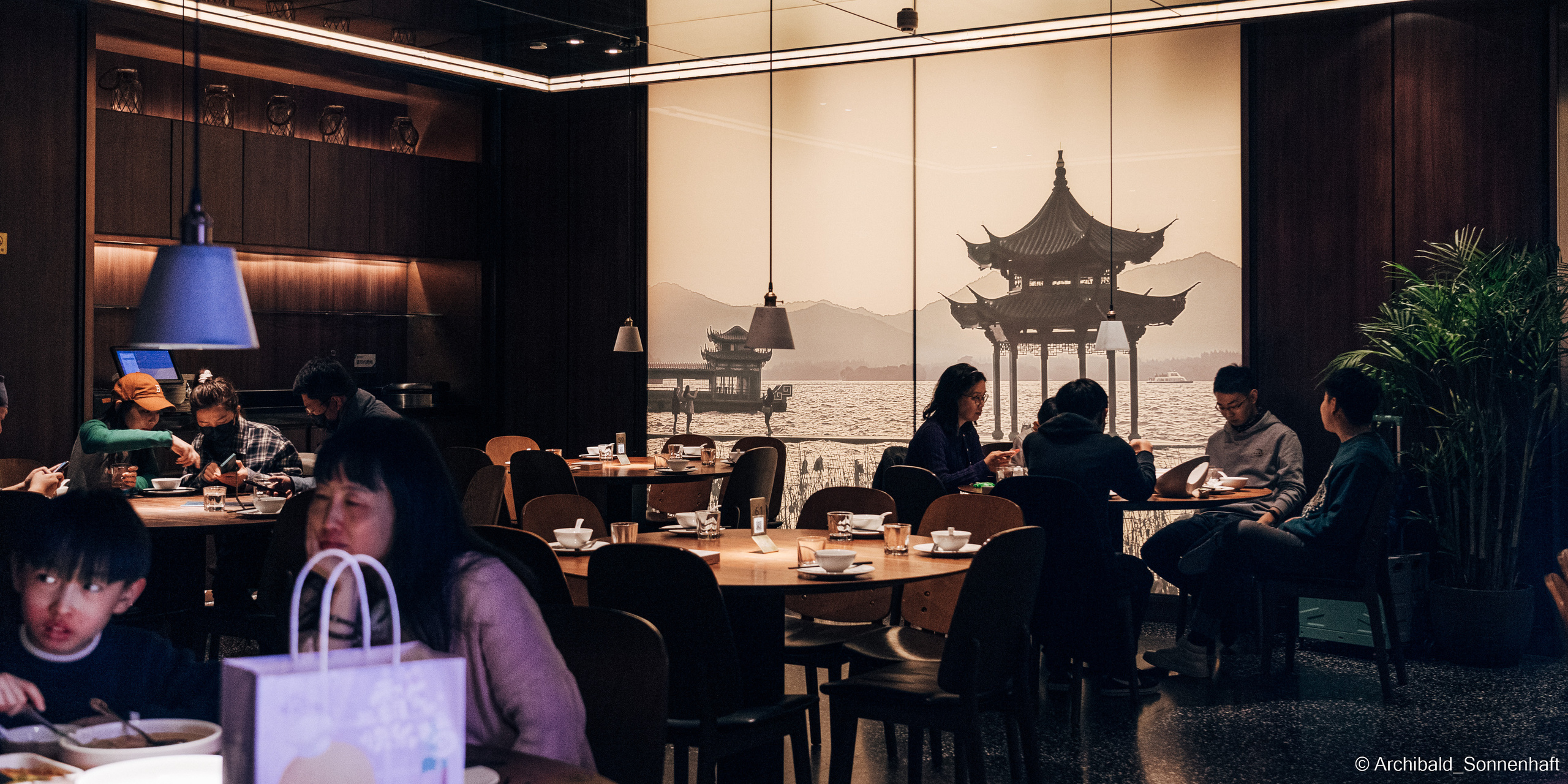 Chinese tea ceremony in Tianjin. Photographer in Guangzhou, China. Archibald Sonnenhaft