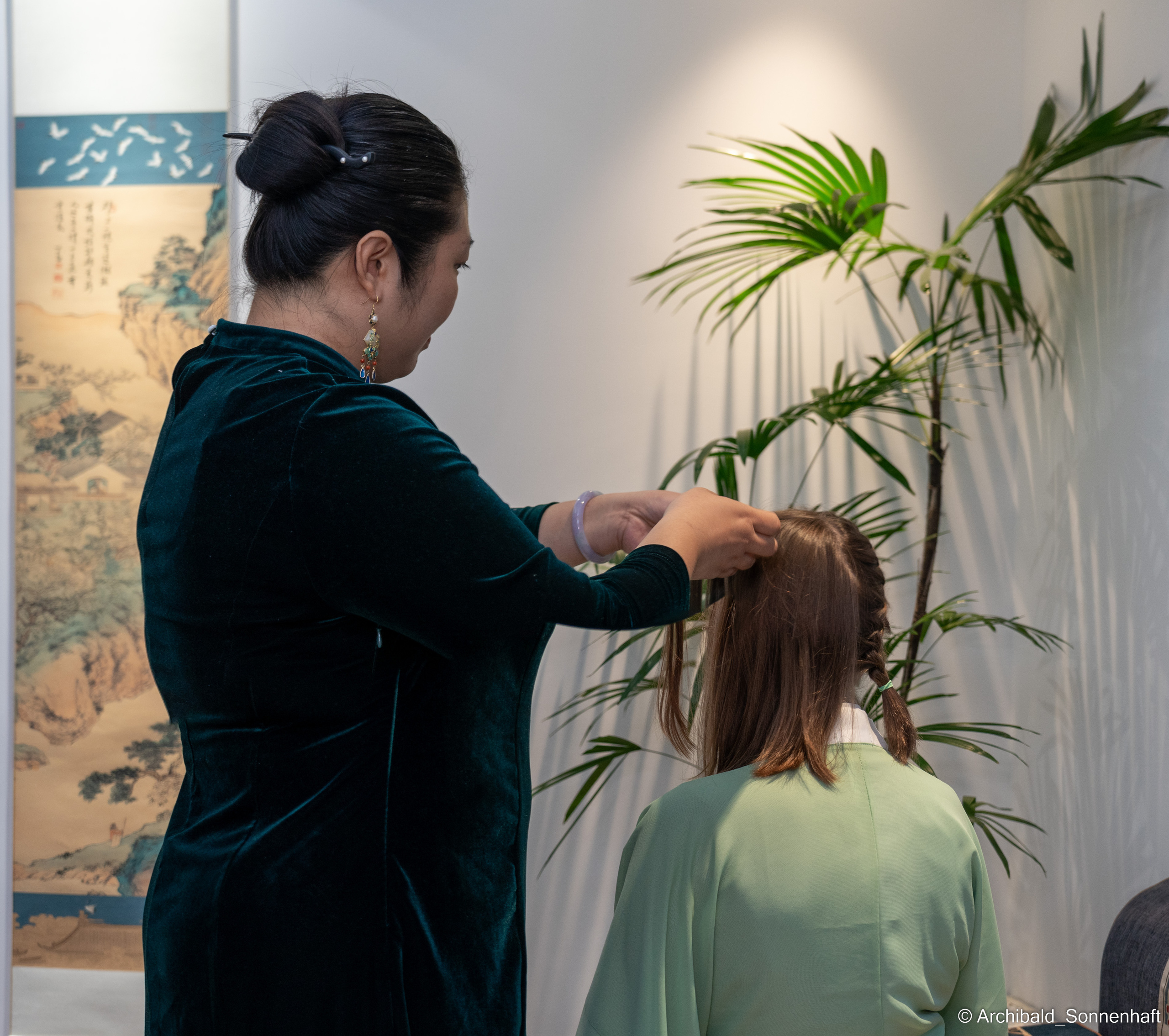 Chinese tea ceremony in Tianjin. Photographer in Guangzhou, China. Archibald Sonnenhaft