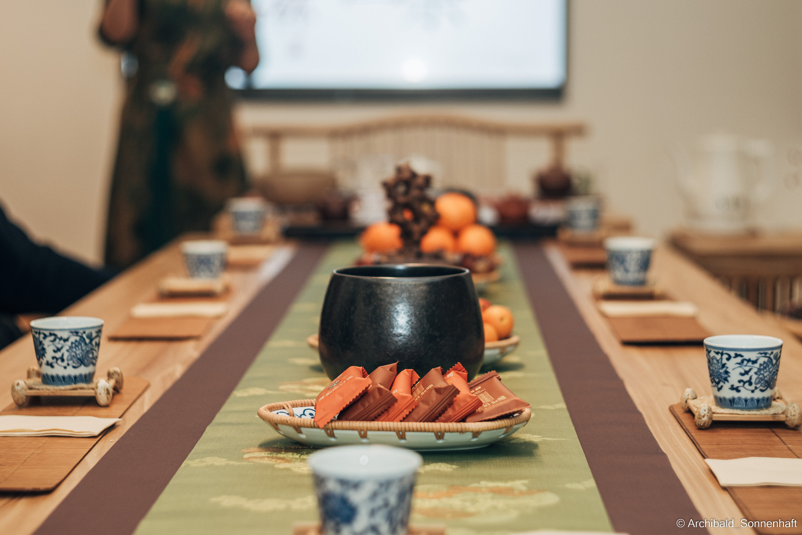 Chinese tea ceremony in Tianjin. Photographer in Guangzhou, China. Archibald Sonnenhaft