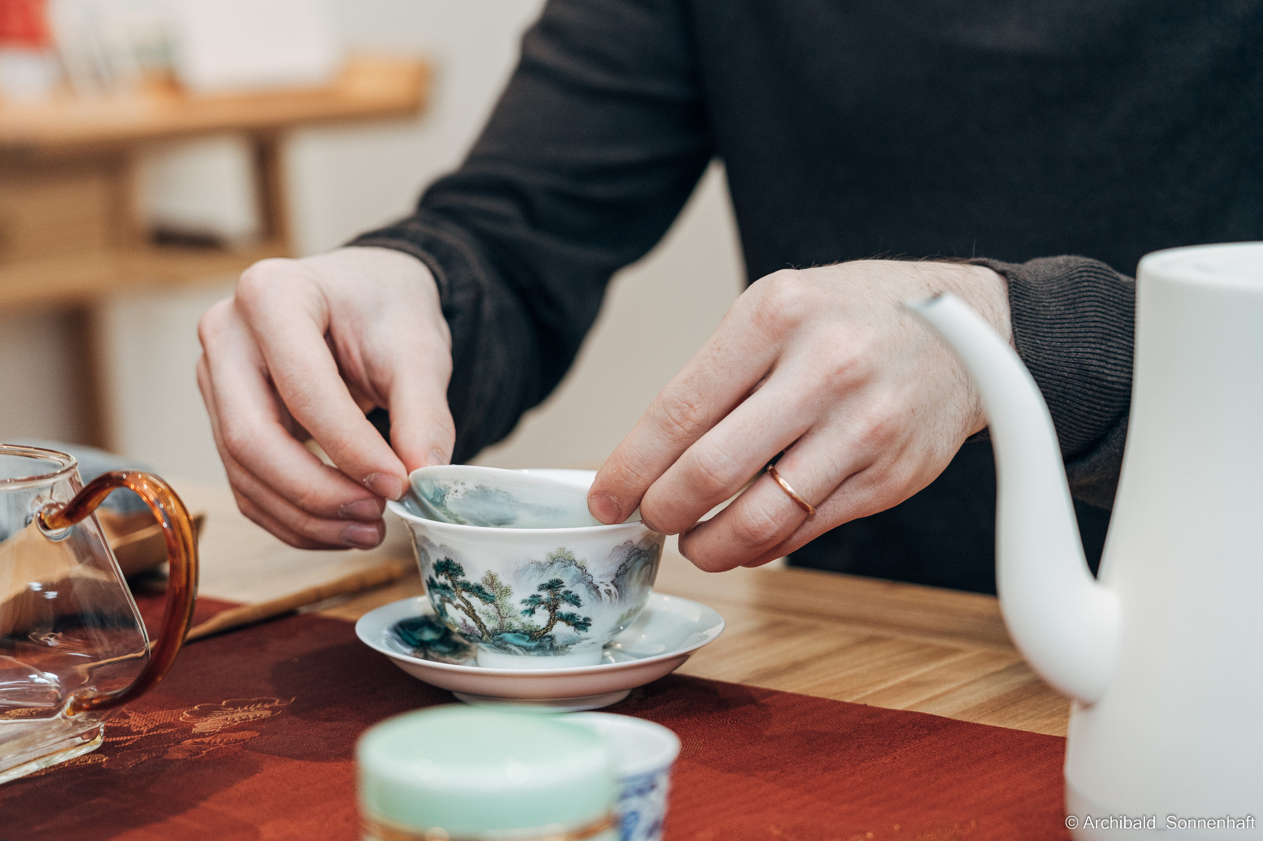 Chinese tea ceremony in Tianjin. Photographer in Guangzhou, China. Archibald Sonnenhaft