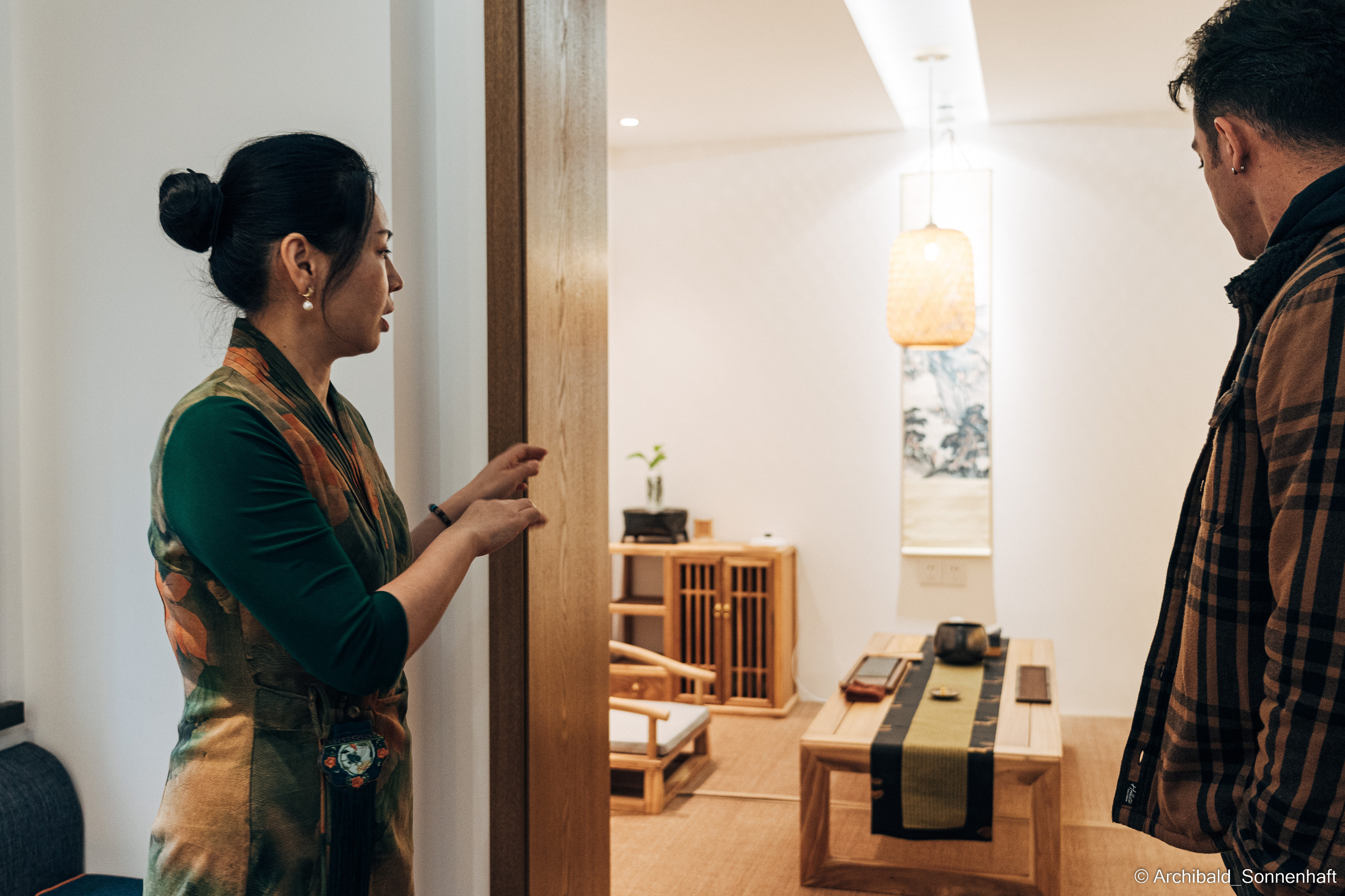 Chinese tea ceremony in Tianjin. Photographer in Guangzhou, China. Archibald Sonnenhaft