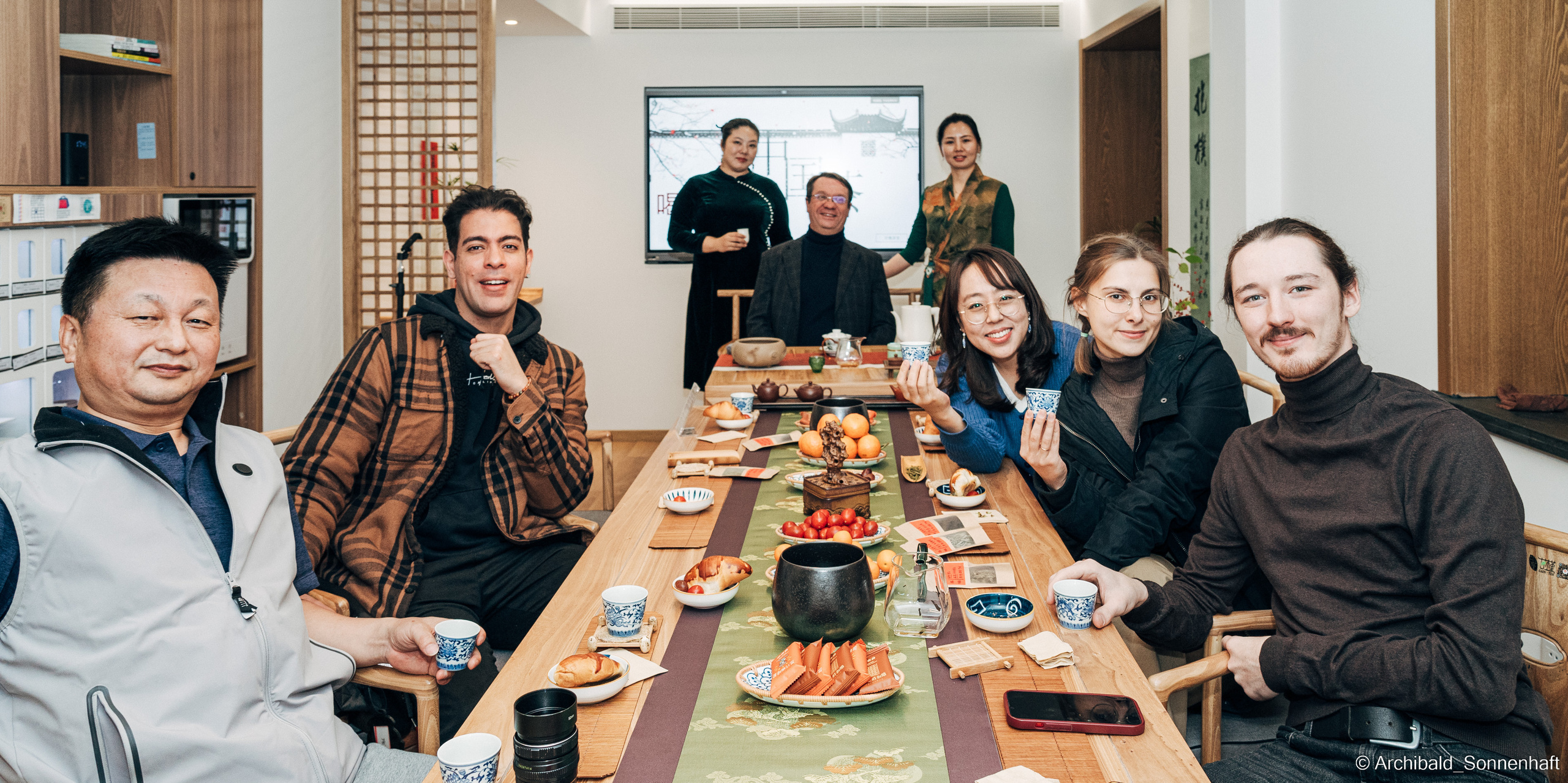 Chinese tea ceremony in Tianjin. Photographer in Guangzhou, China. Archibald Sonnenhaft