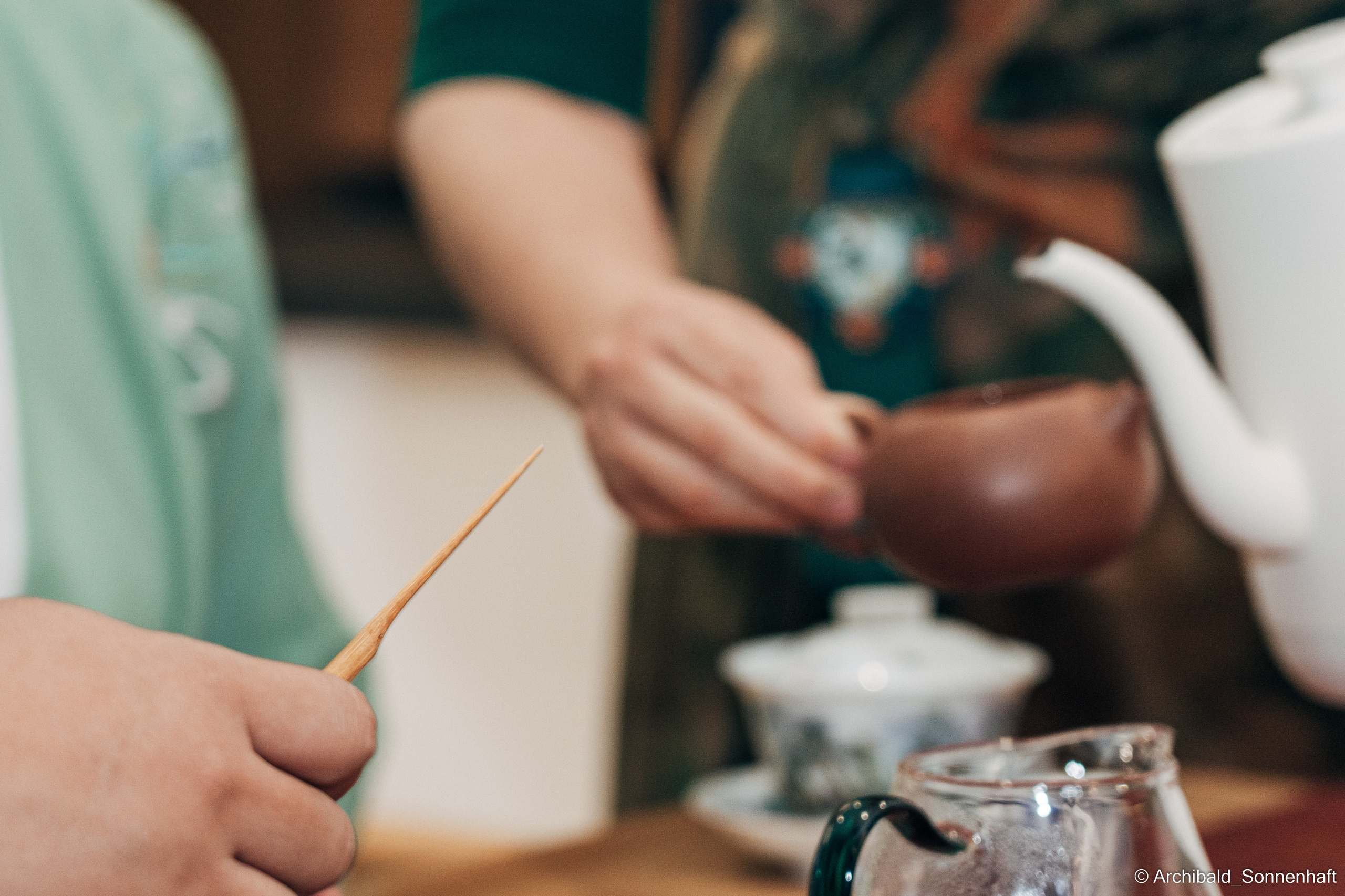 Chinese tea ceremony in Tianjin. Photographer in Guangzhou, China. Archibald Sonnenhaft